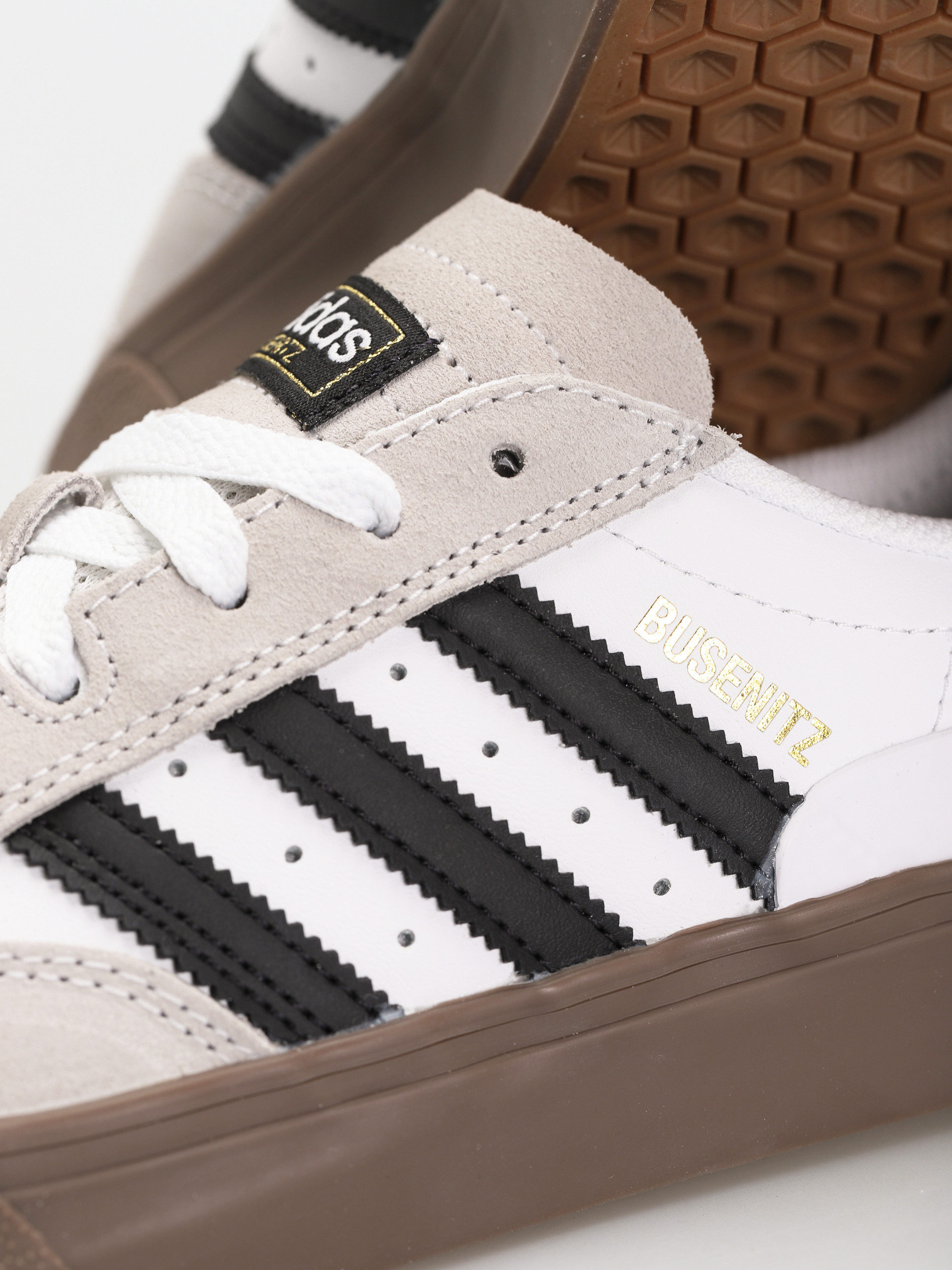 adidas Busenitz Vulc II Cipők (ftwwht/cblack/goldmt)