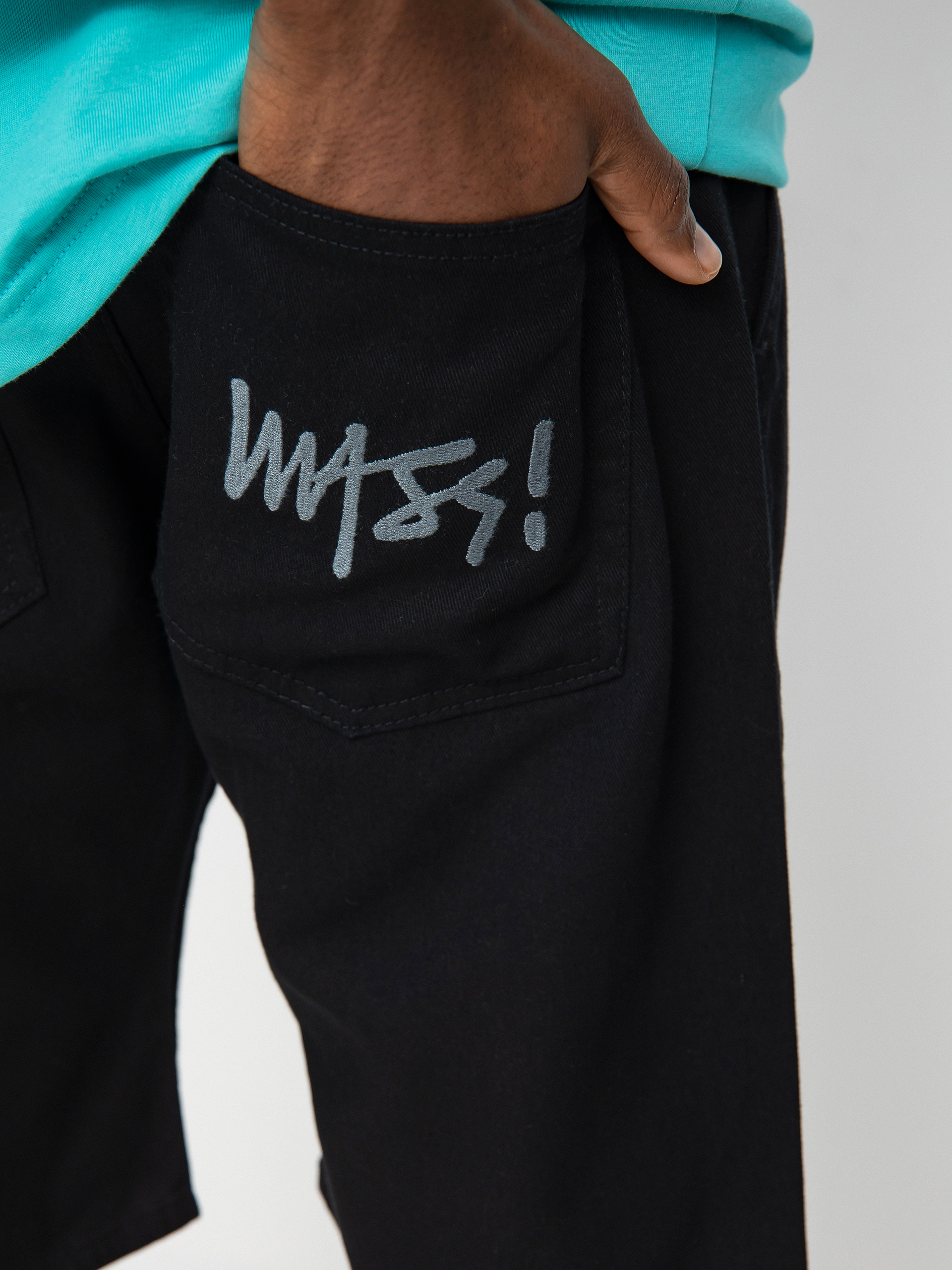 MassDnm Signatur Straight Fit Rövidnadrág (signature black)