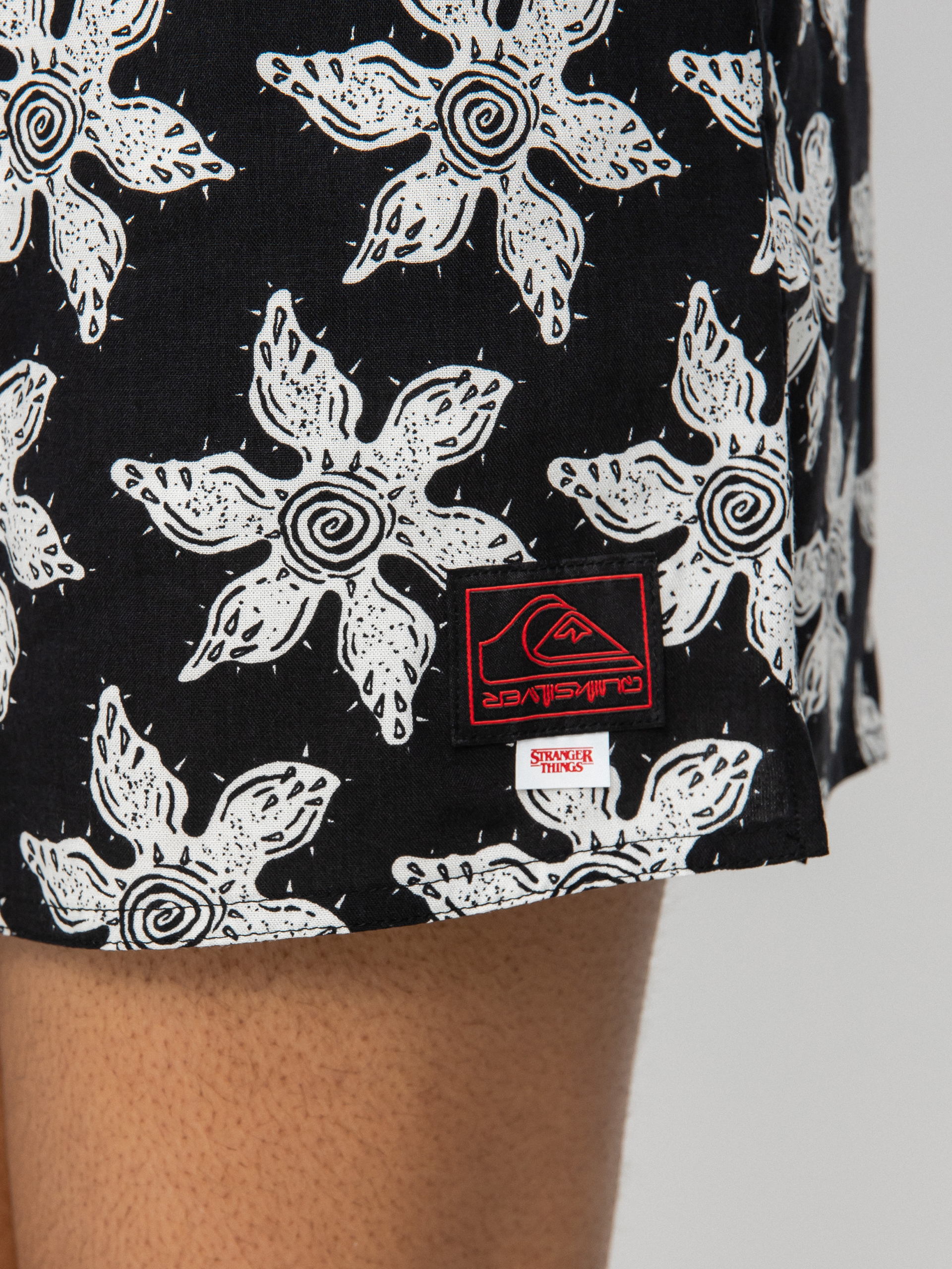 Quiksilver X Stranger Things Upside Down Rövidnadrág Wmn (upsidown monster flower black)
