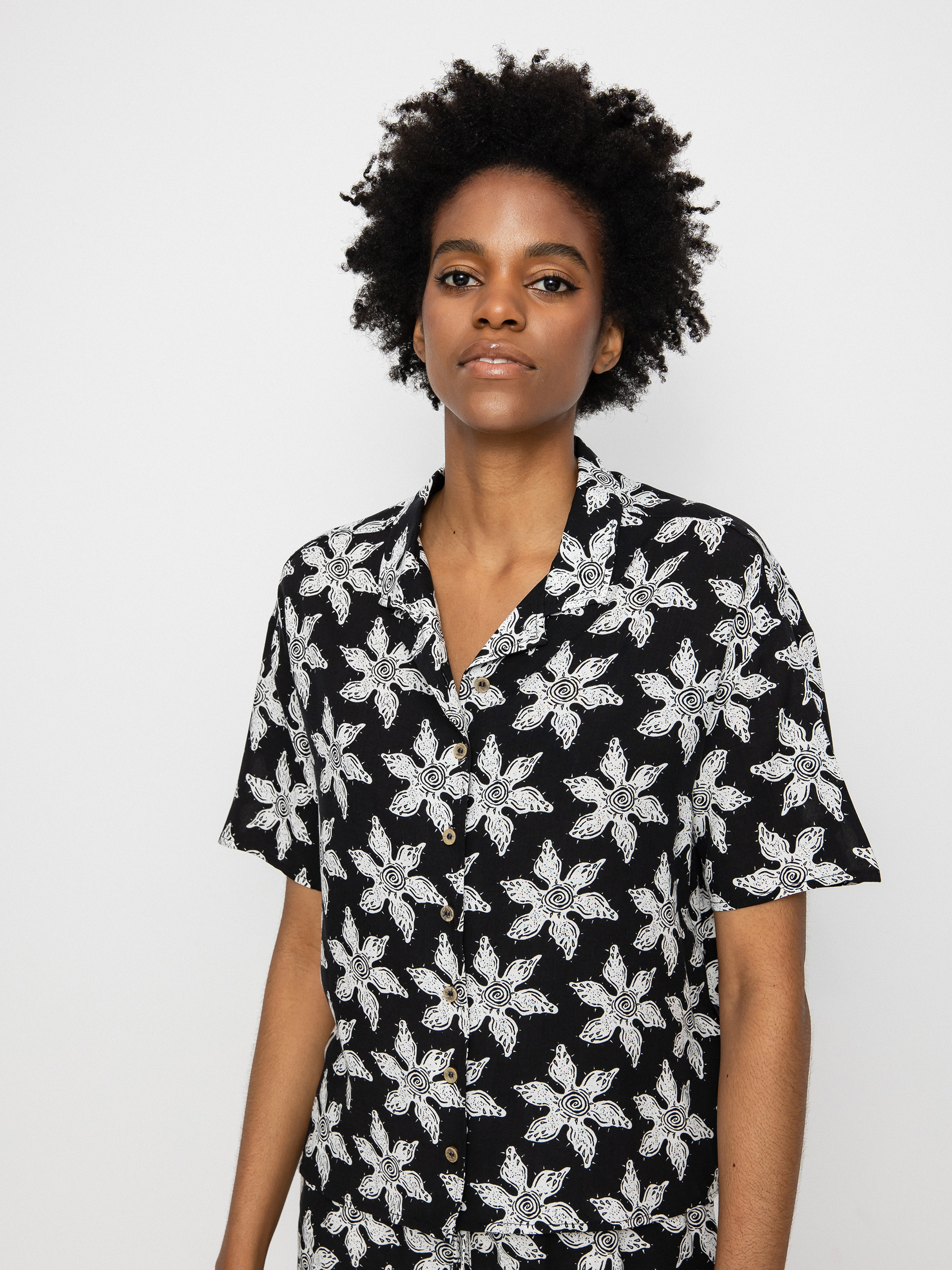 Quiksilver X Stranger Things Upside Down Ing Wmn (upsidown monster flower black)