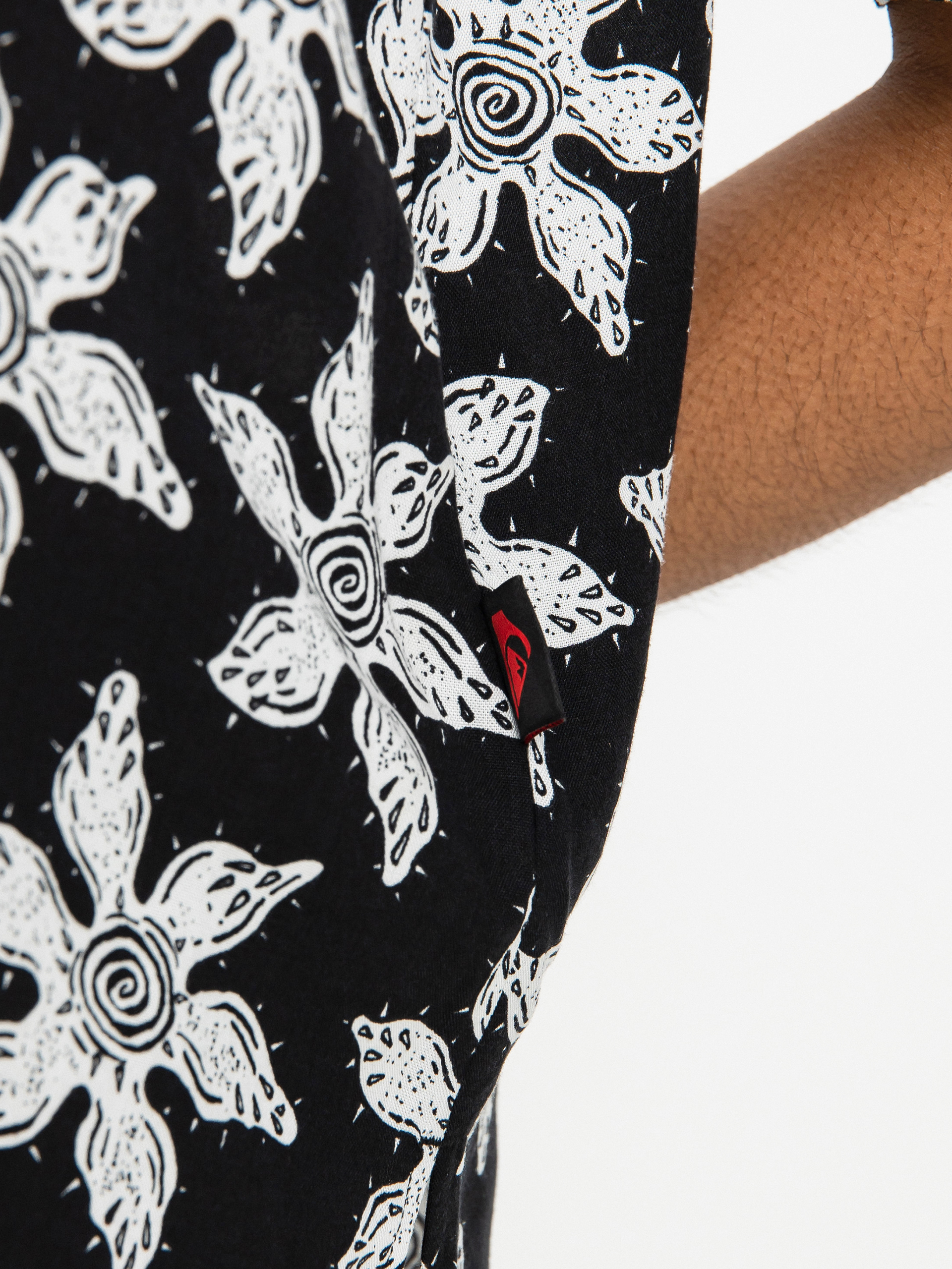 Quiksilver X Stranger Things Upside Down Ing Wmn (upsidown monster flower black)