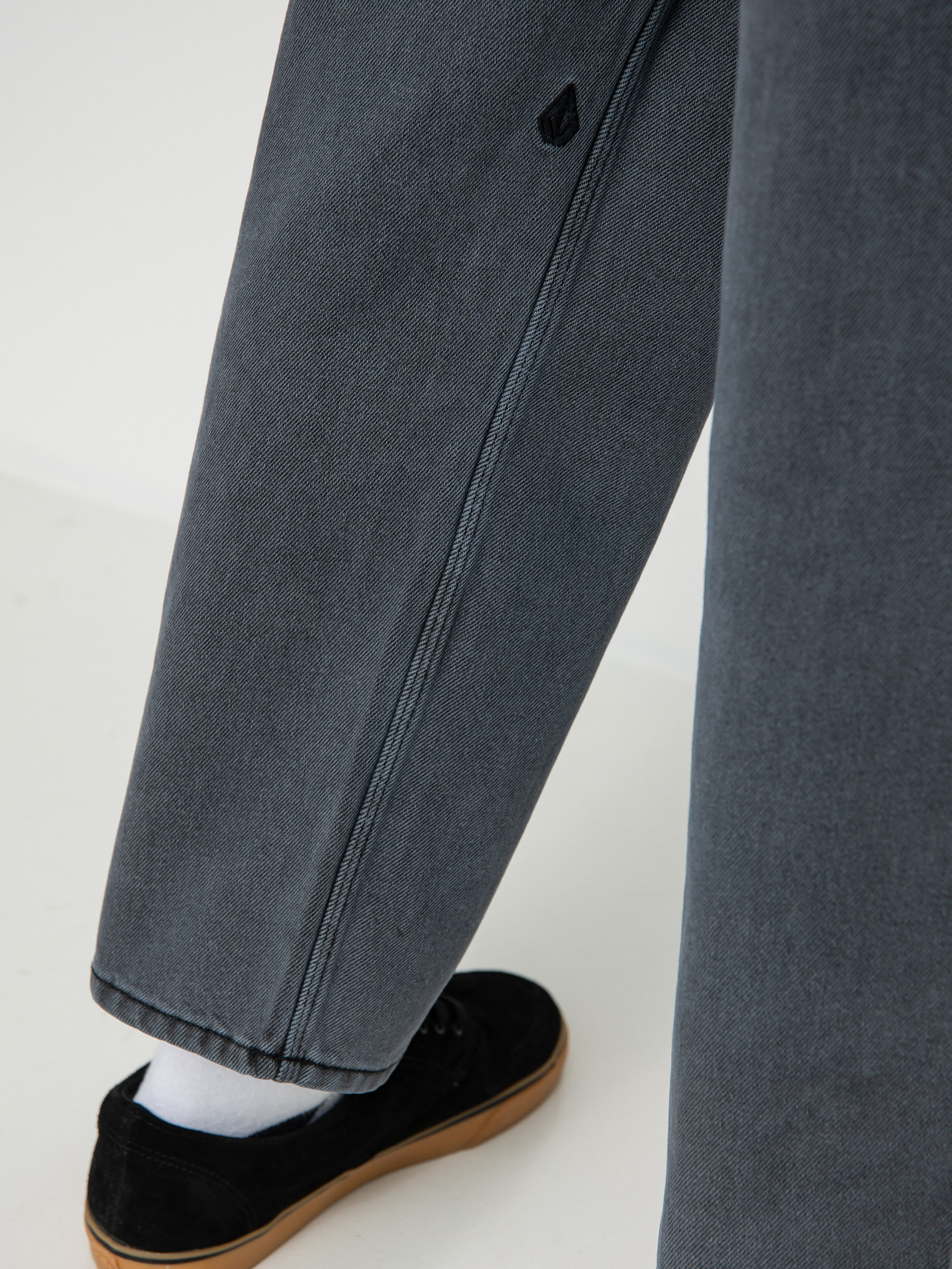 Volcom Modown Tapered Denim Kisnadrág (fade to black)