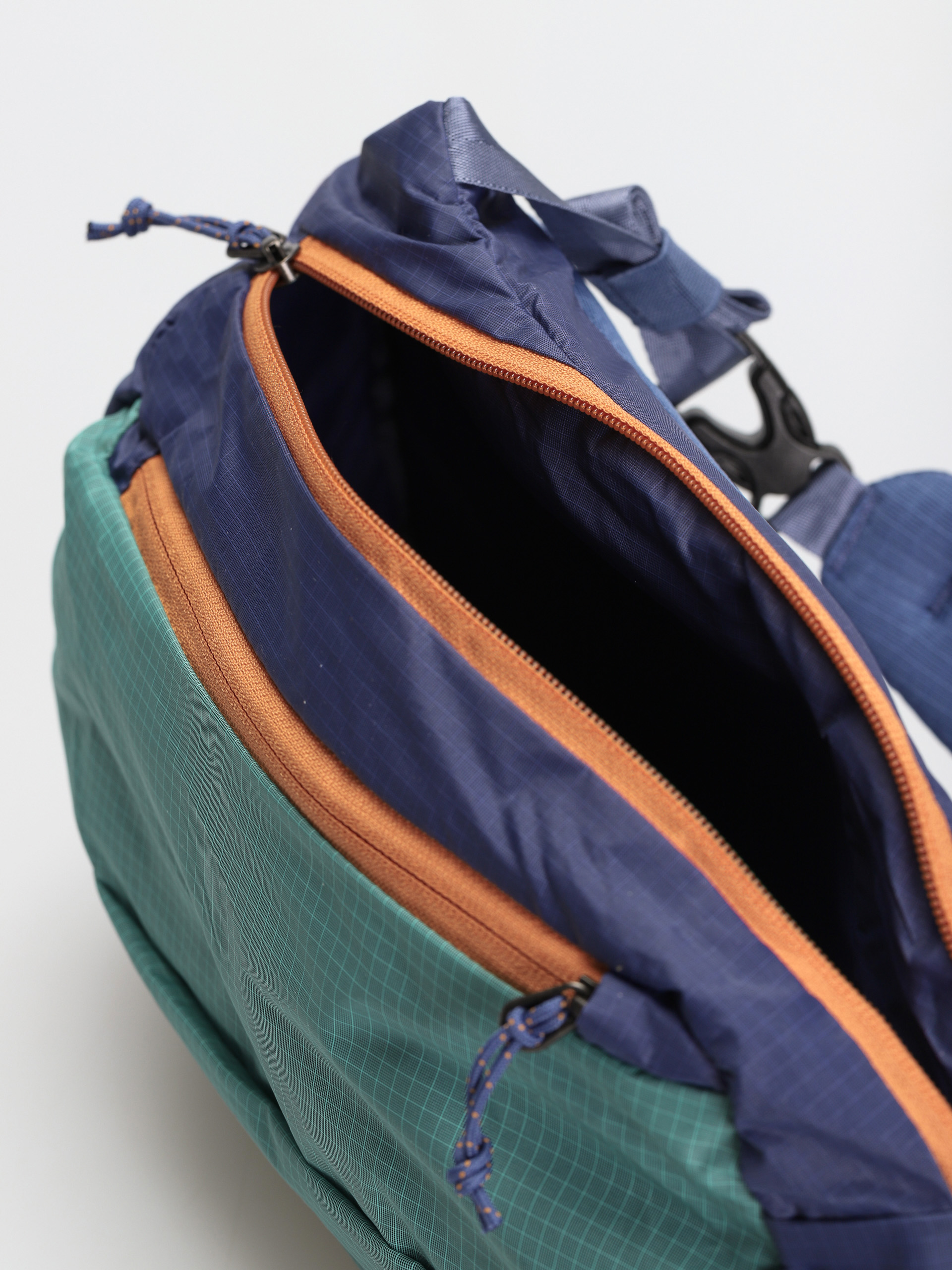 Patagonia Ultralight Black Hole Sling Hátizsák (fresh teal)