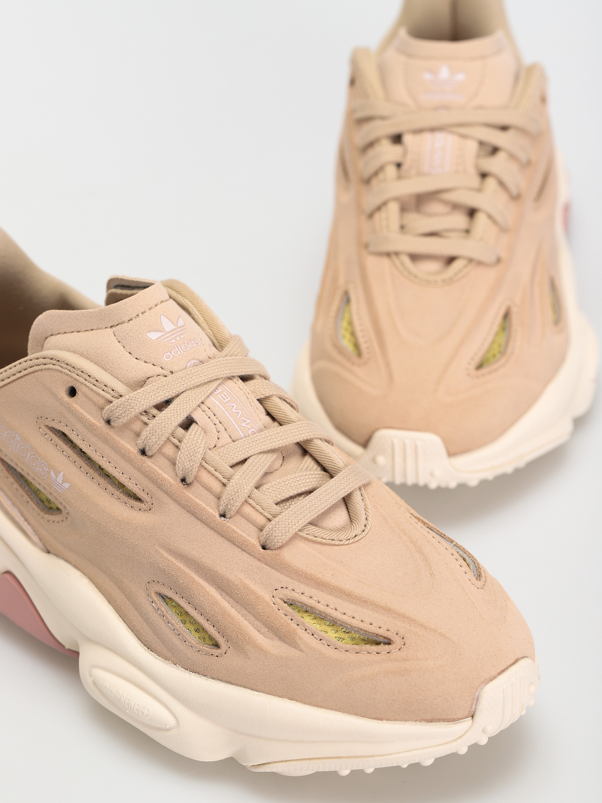 adidas Originals Ozweego Celox Cipők Wmn (stpanu/wonwhi/clpink)