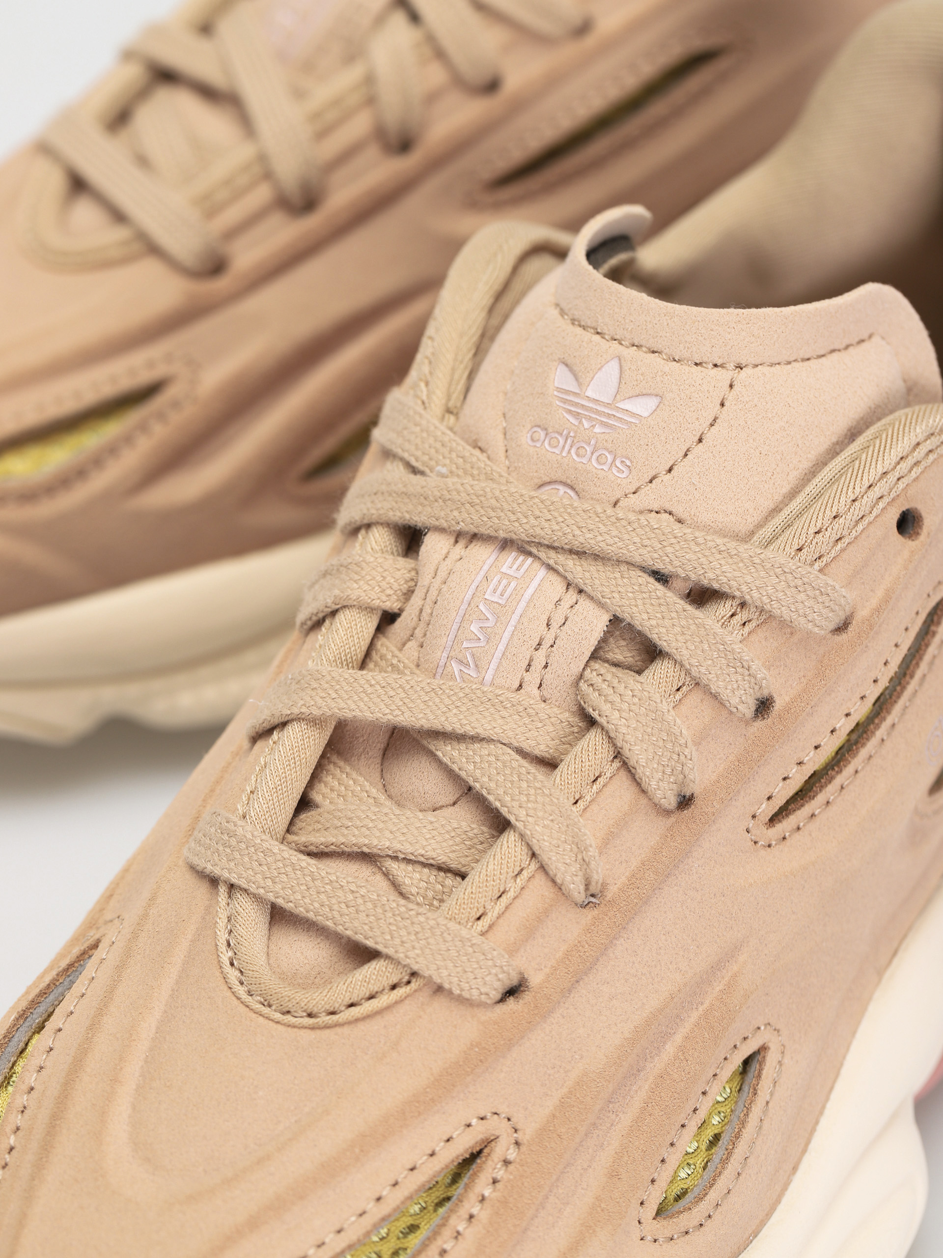 adidas Originals Ozweego Celox Cipők Wmn (stpanu/wonwhi/clpink)