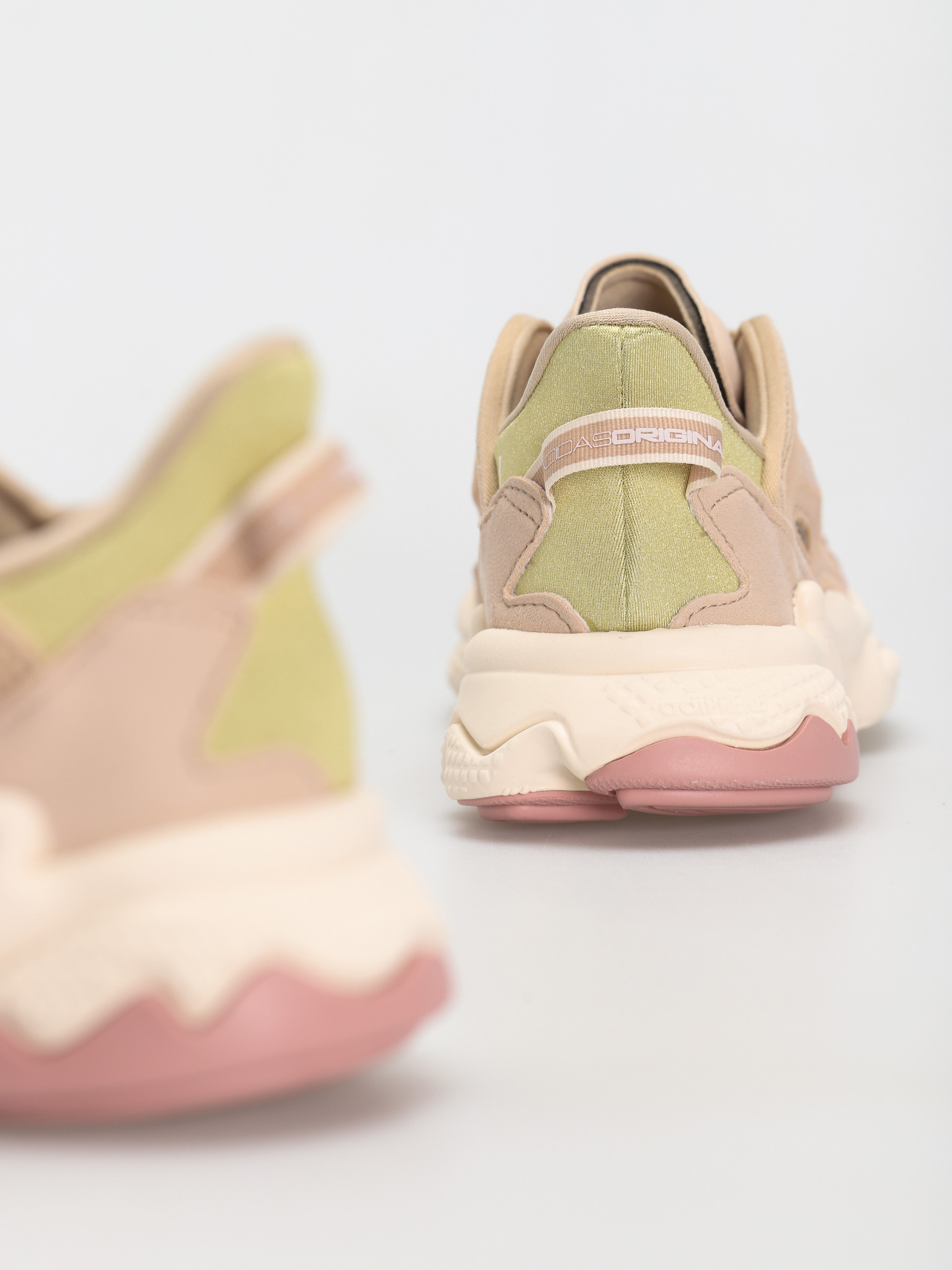 adidas Originals Ozweego Celox Cipők Wmn (stpanu/wonwhi/clpink)