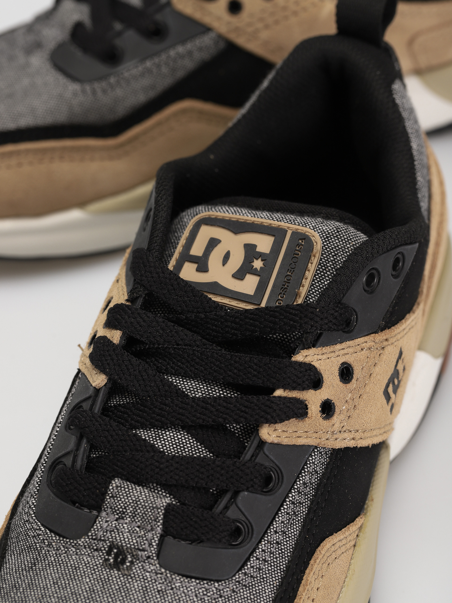 DC E Tribeka Se Cipők (black/tan)