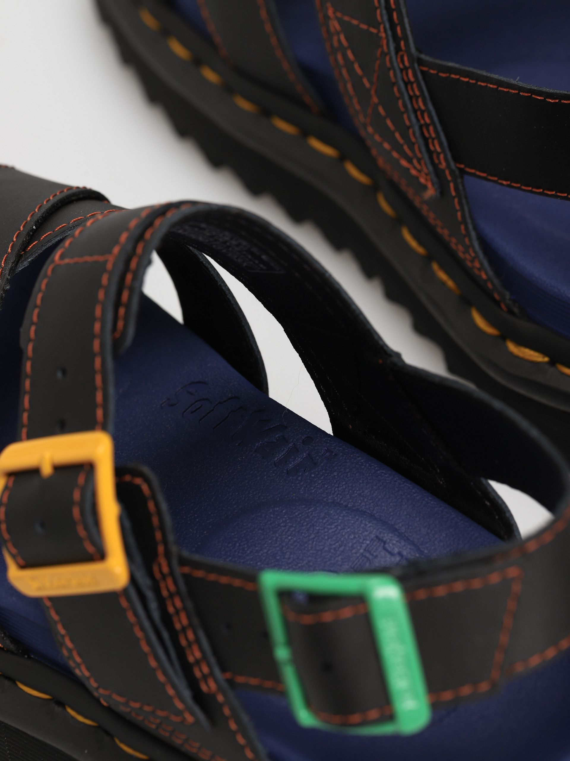 Dr. Martens Voss II Szandálok Wmn (black hydro)