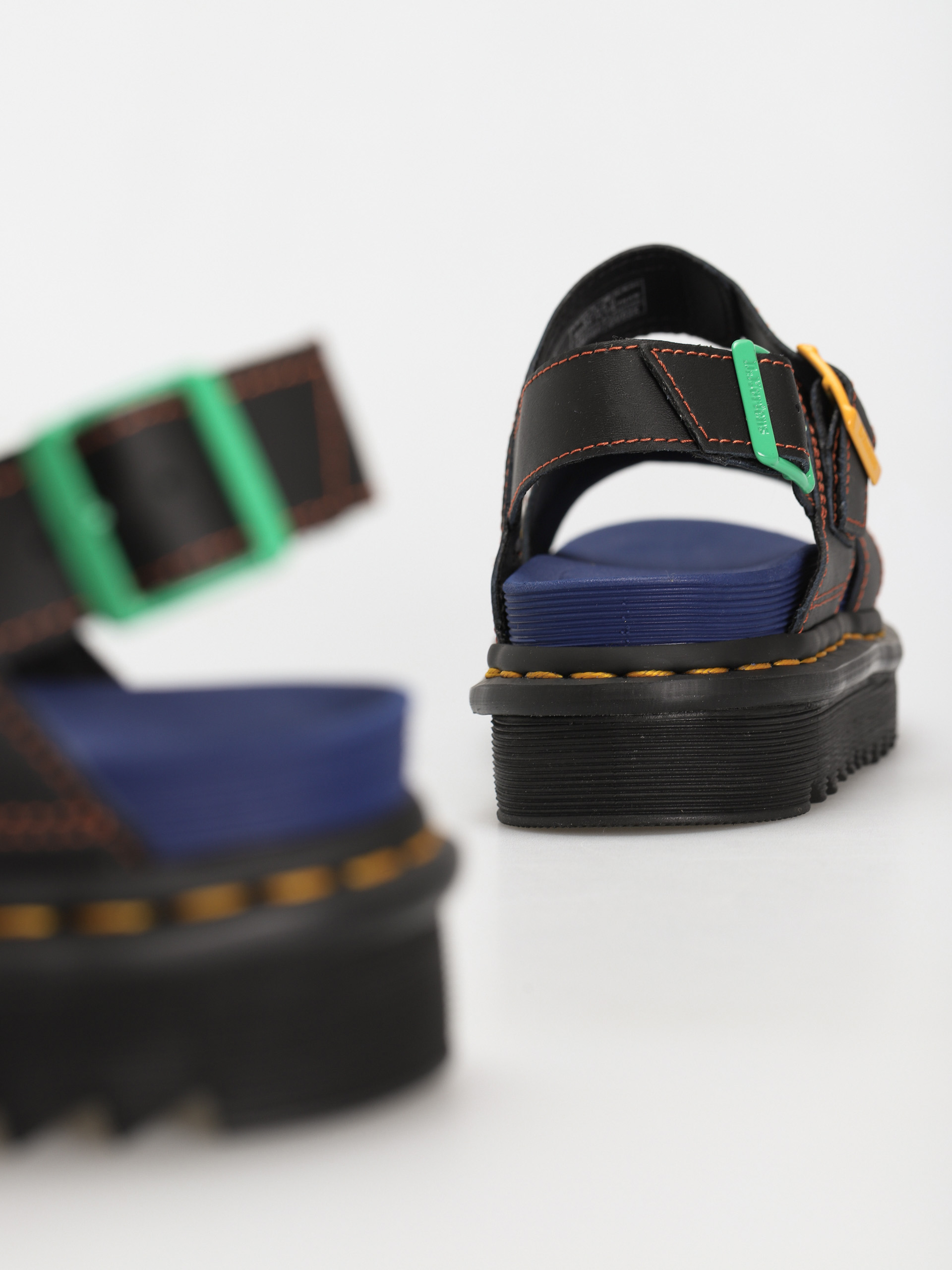 Dr. Martens Voss II Szandálok Wmn (black hydro)