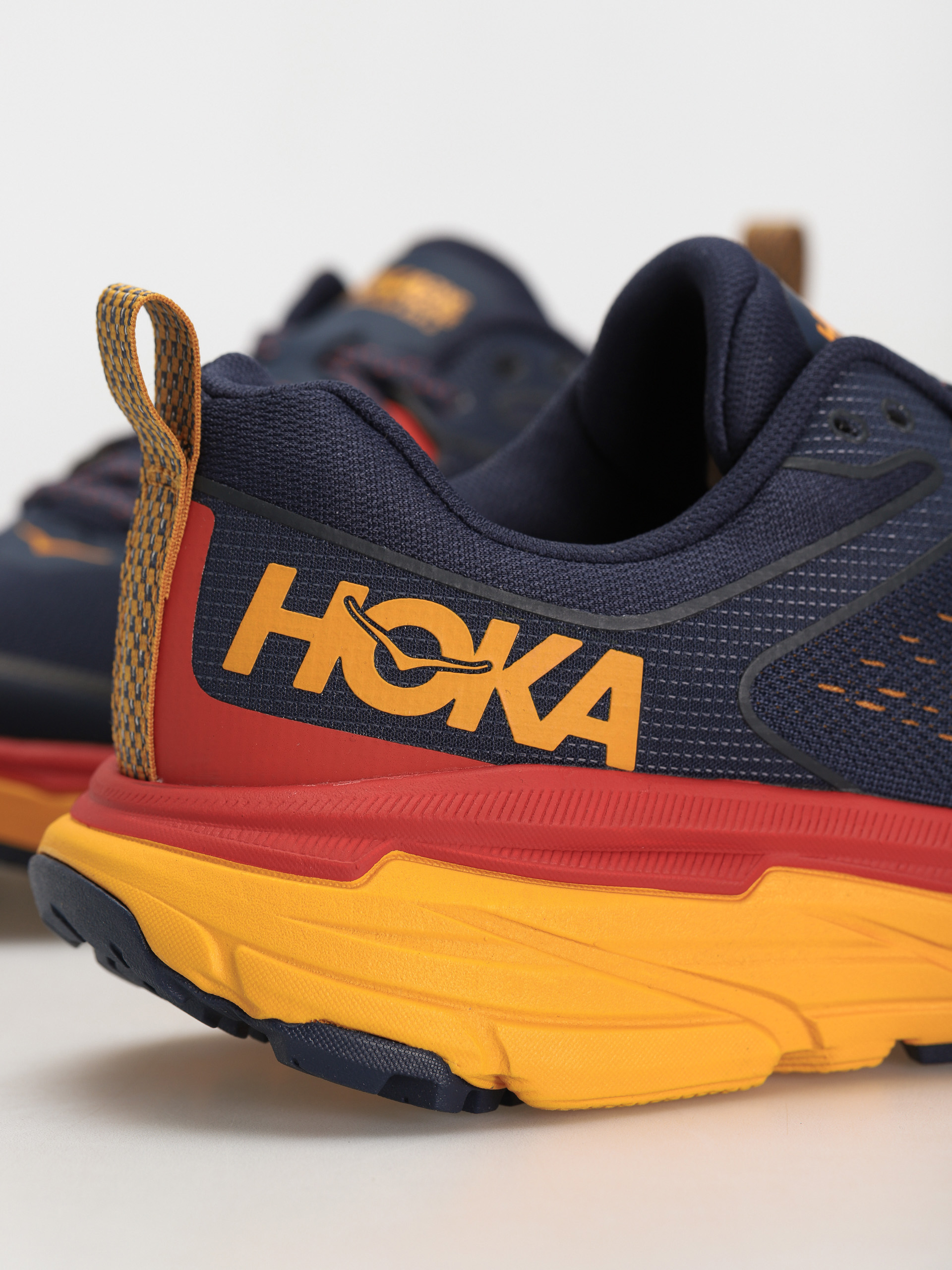 Hoka One One Challenger ATR 6 Cipők (outre space/radiant yellow)