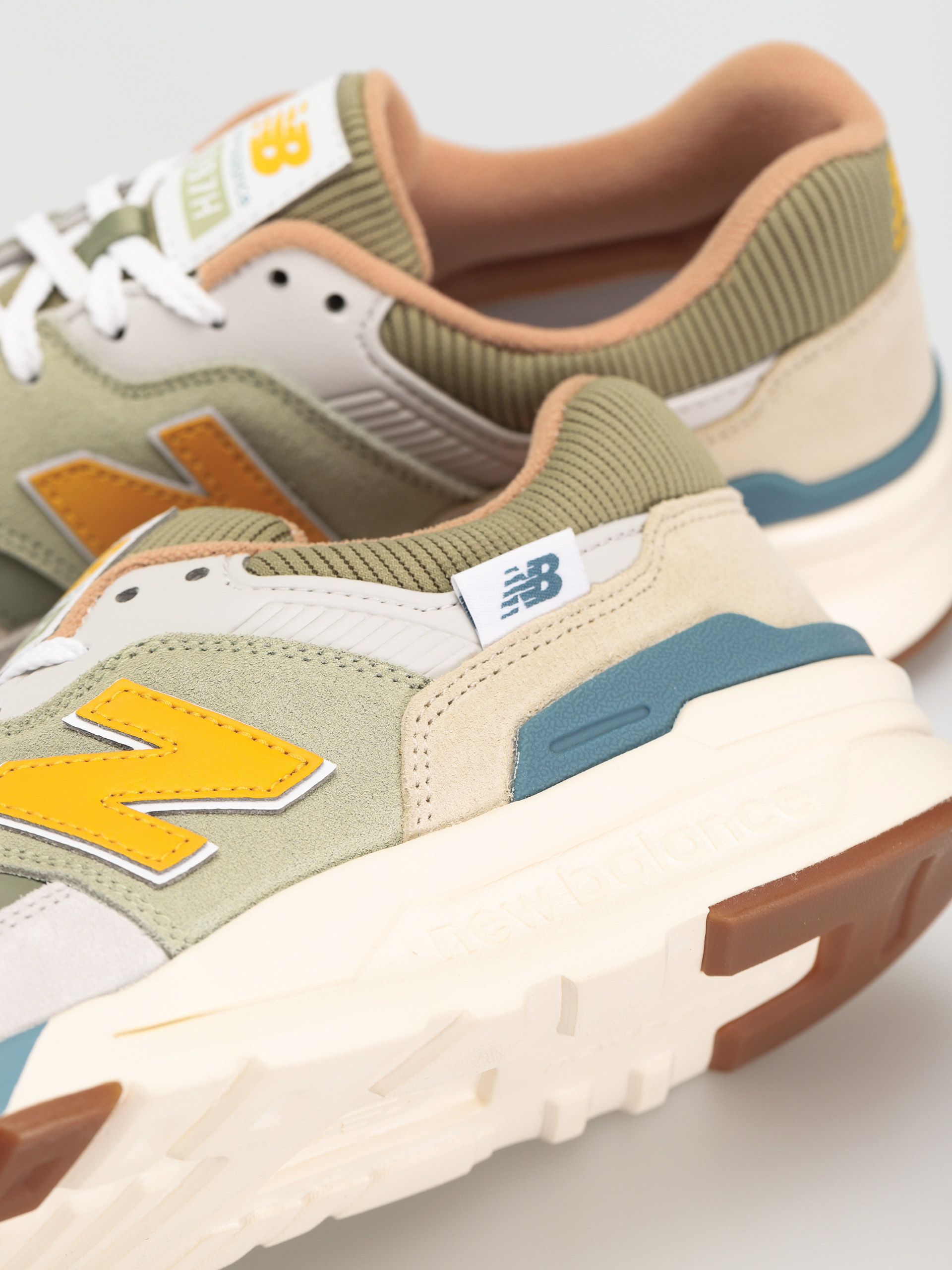 New Balance 997 Cipők (olive leaf)