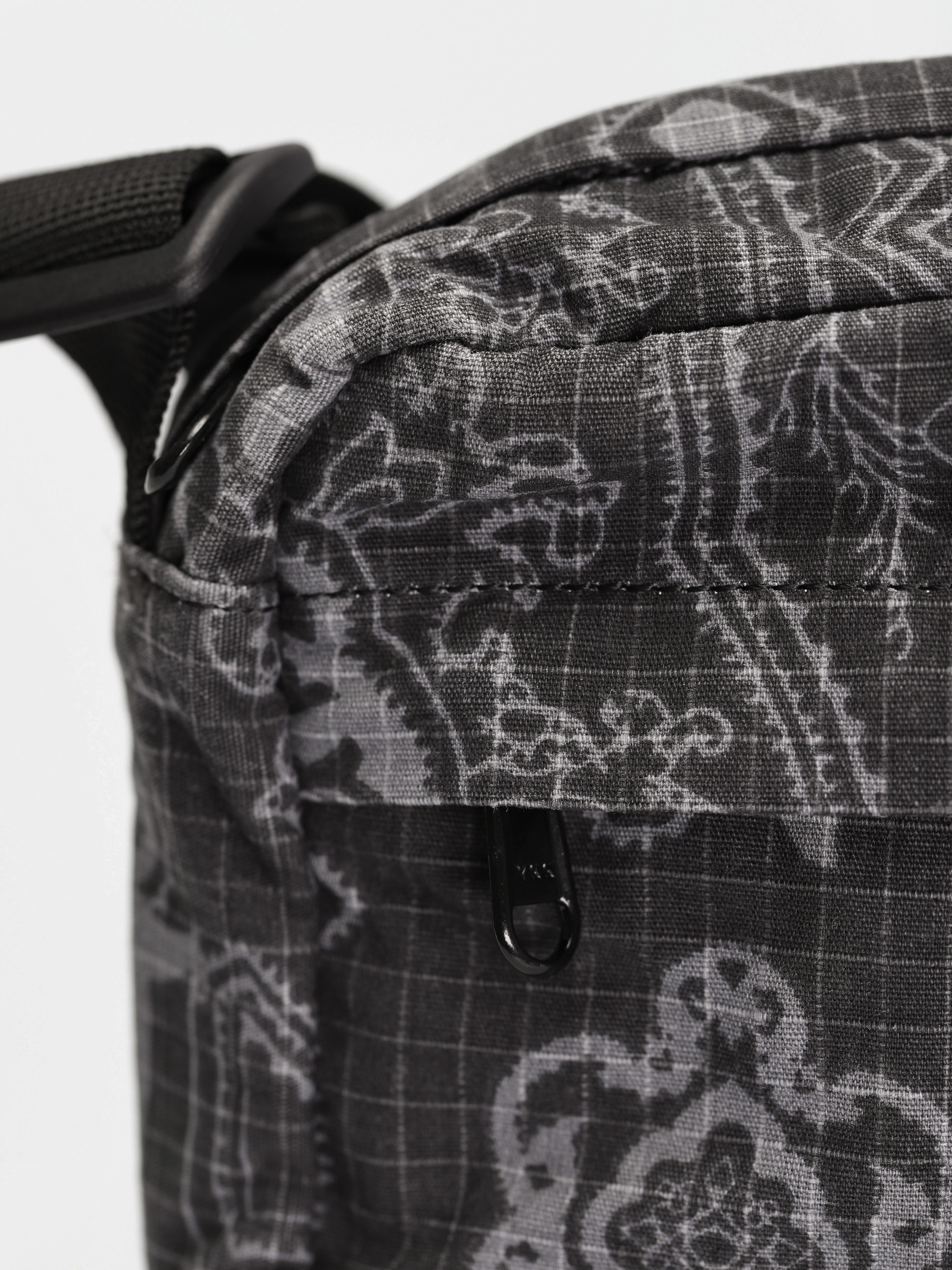 Carhartt WIP Verse Kézitáska (verse print/black)