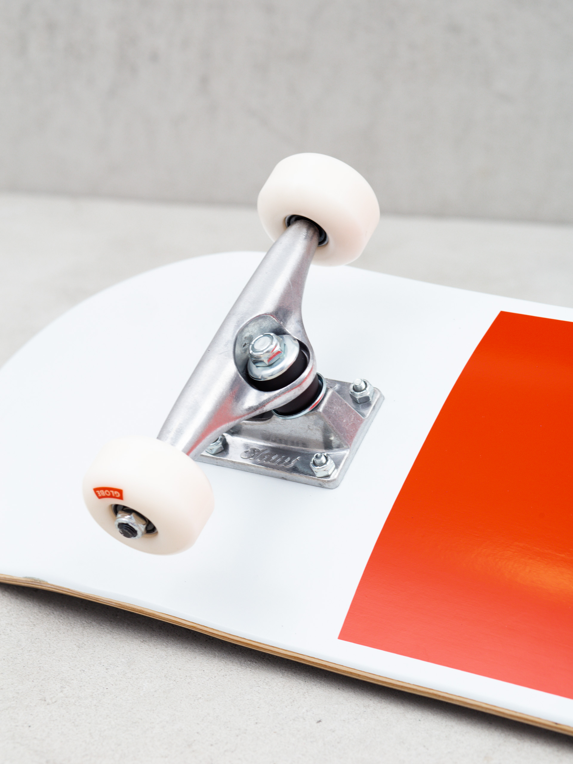 Globe G0 Block Serif Komplett gördeszka (white/red)