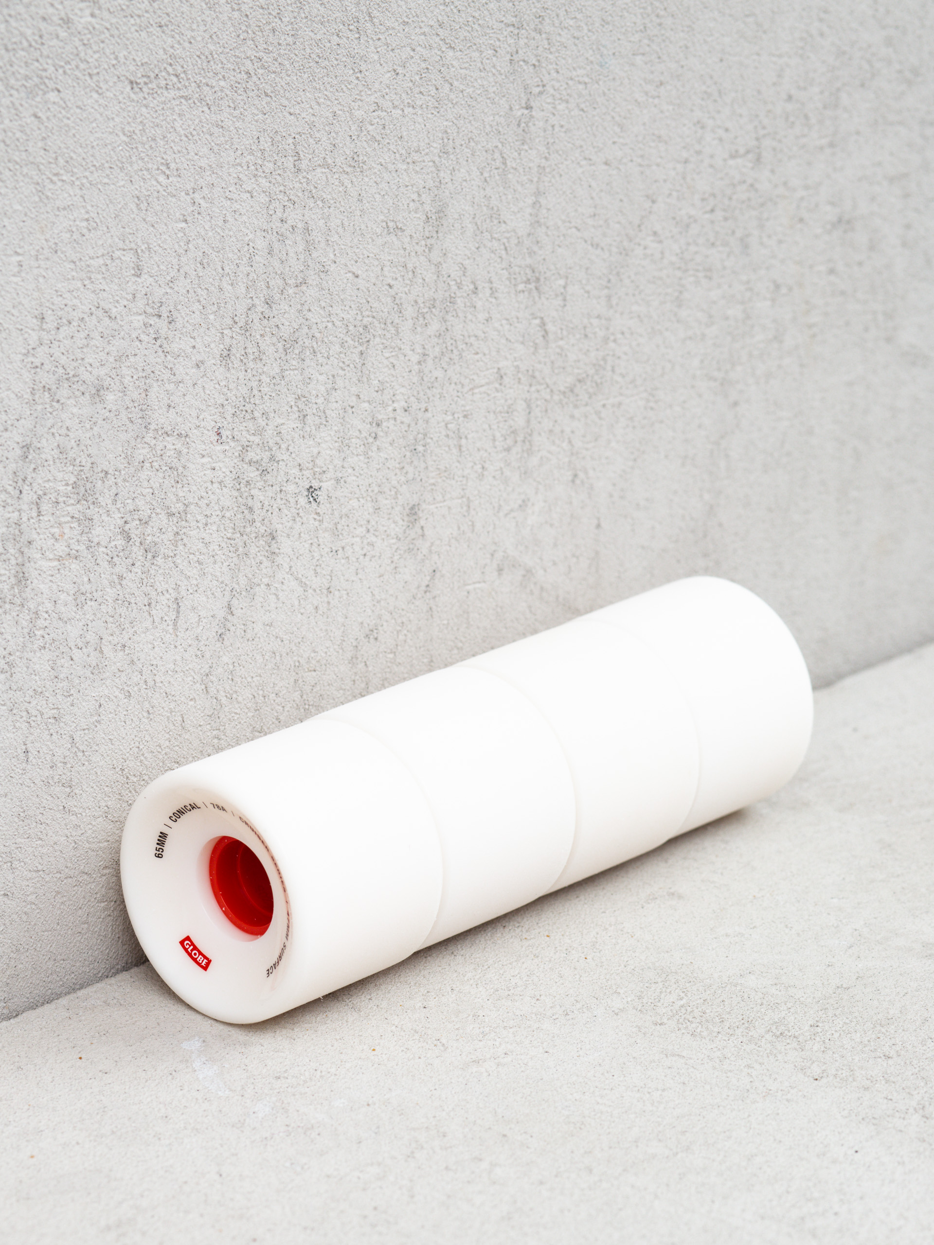 Globe Conical Cruiser Gördeszka kerék (white/red)