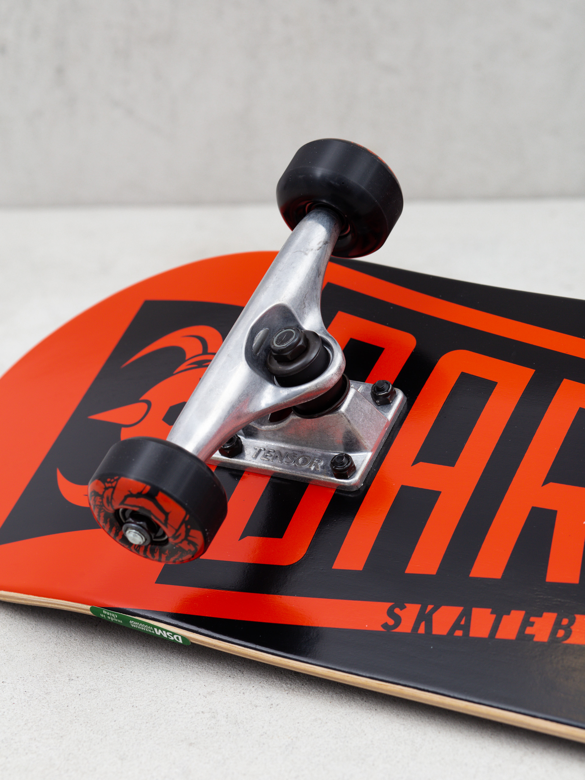 Darkstar Divide Komplett gördeszka (black/red)