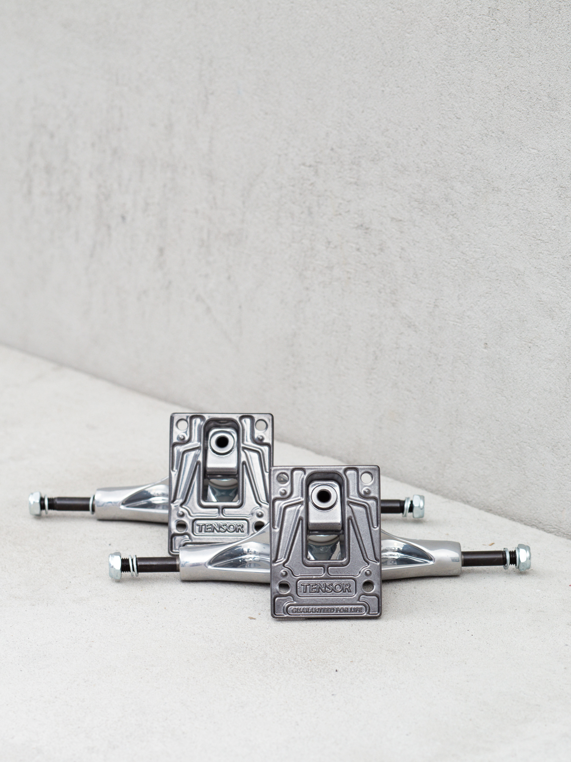 Tensor Mag Light Glossy Gördeszka felfüggesztés (white gold/gun metal)