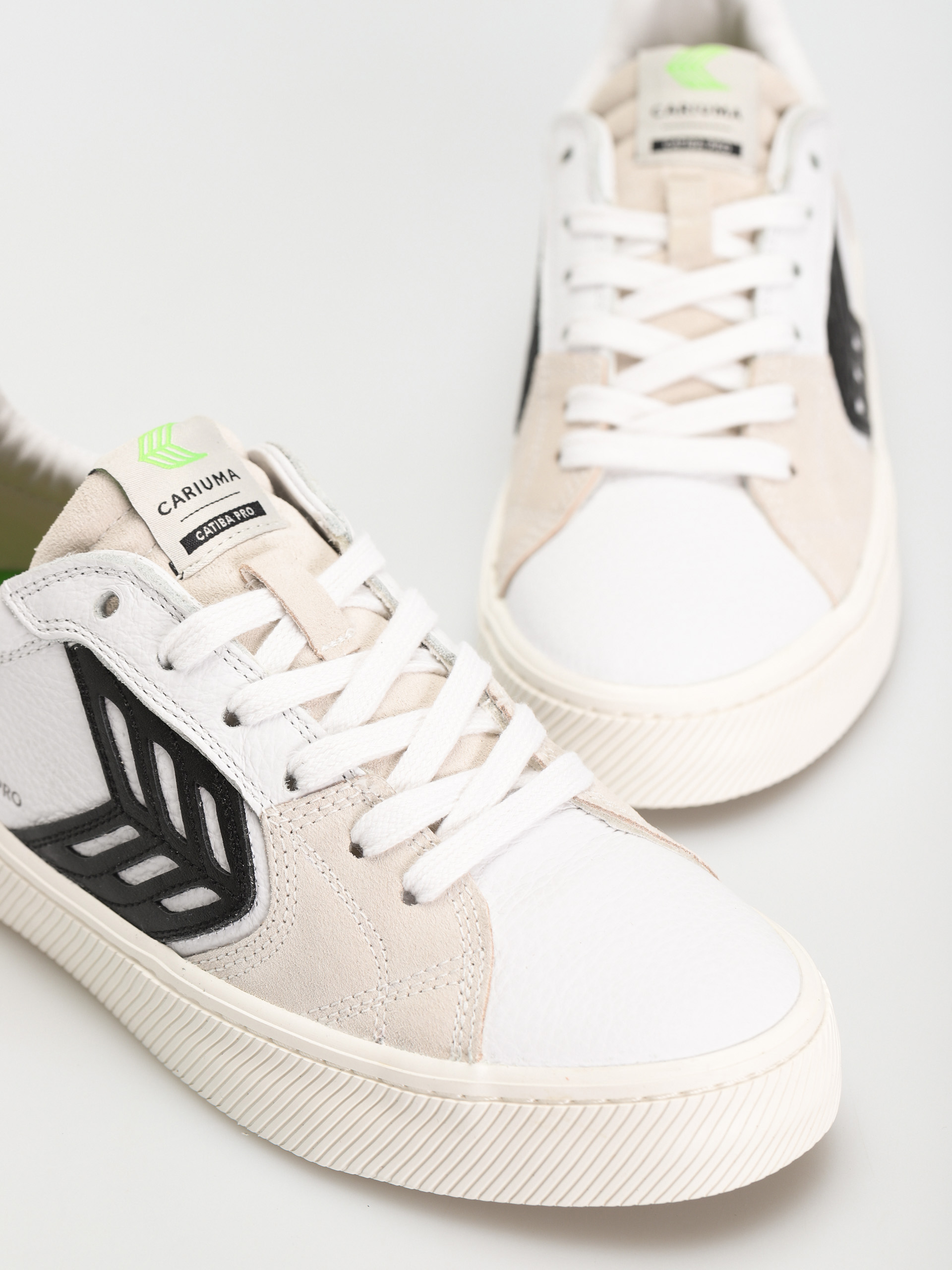 Cariuma Catiba Pro Cipők (white premium leather vintage white suede)