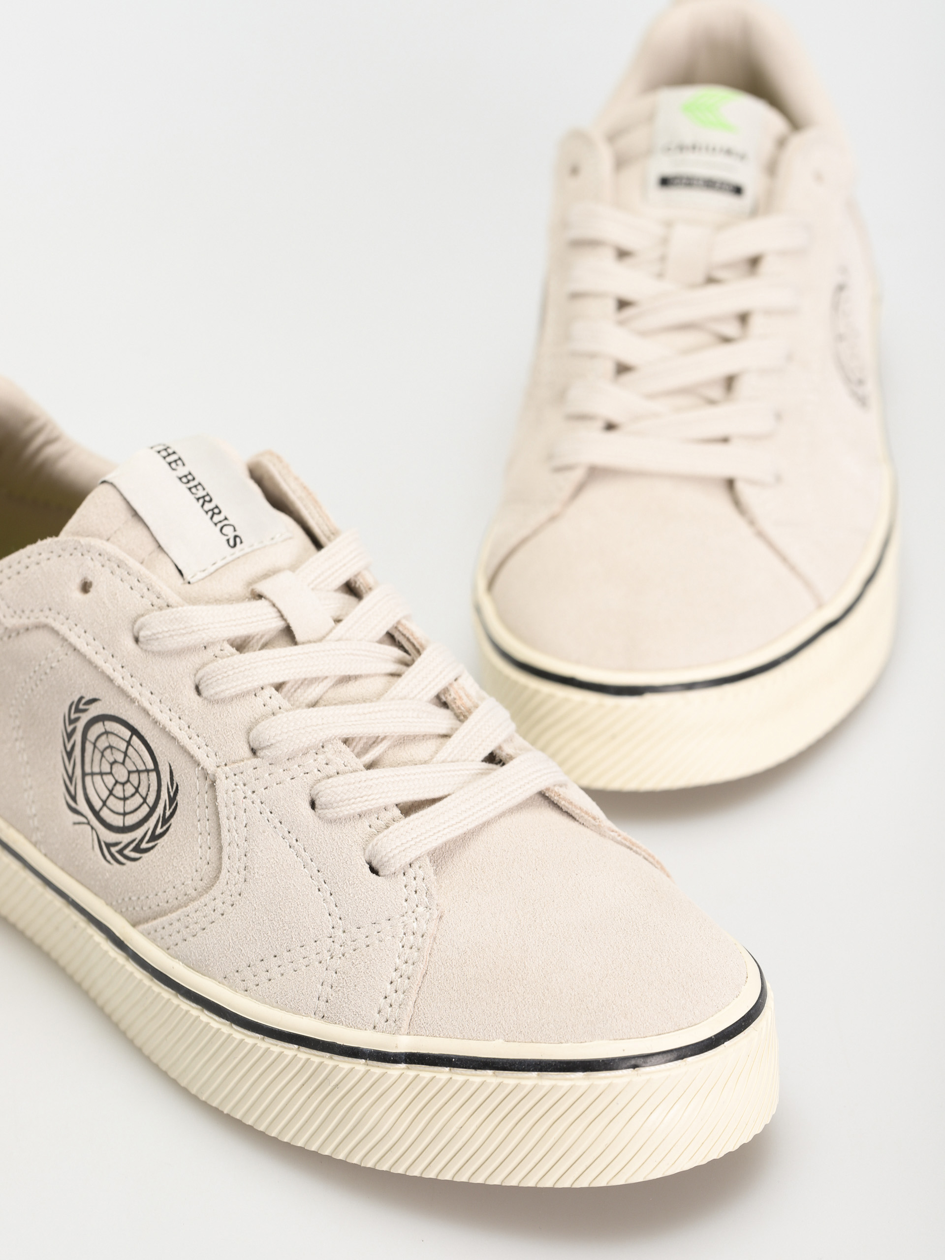 Cariuma Catiba Pro Berrics Cipők (vintage white suede)