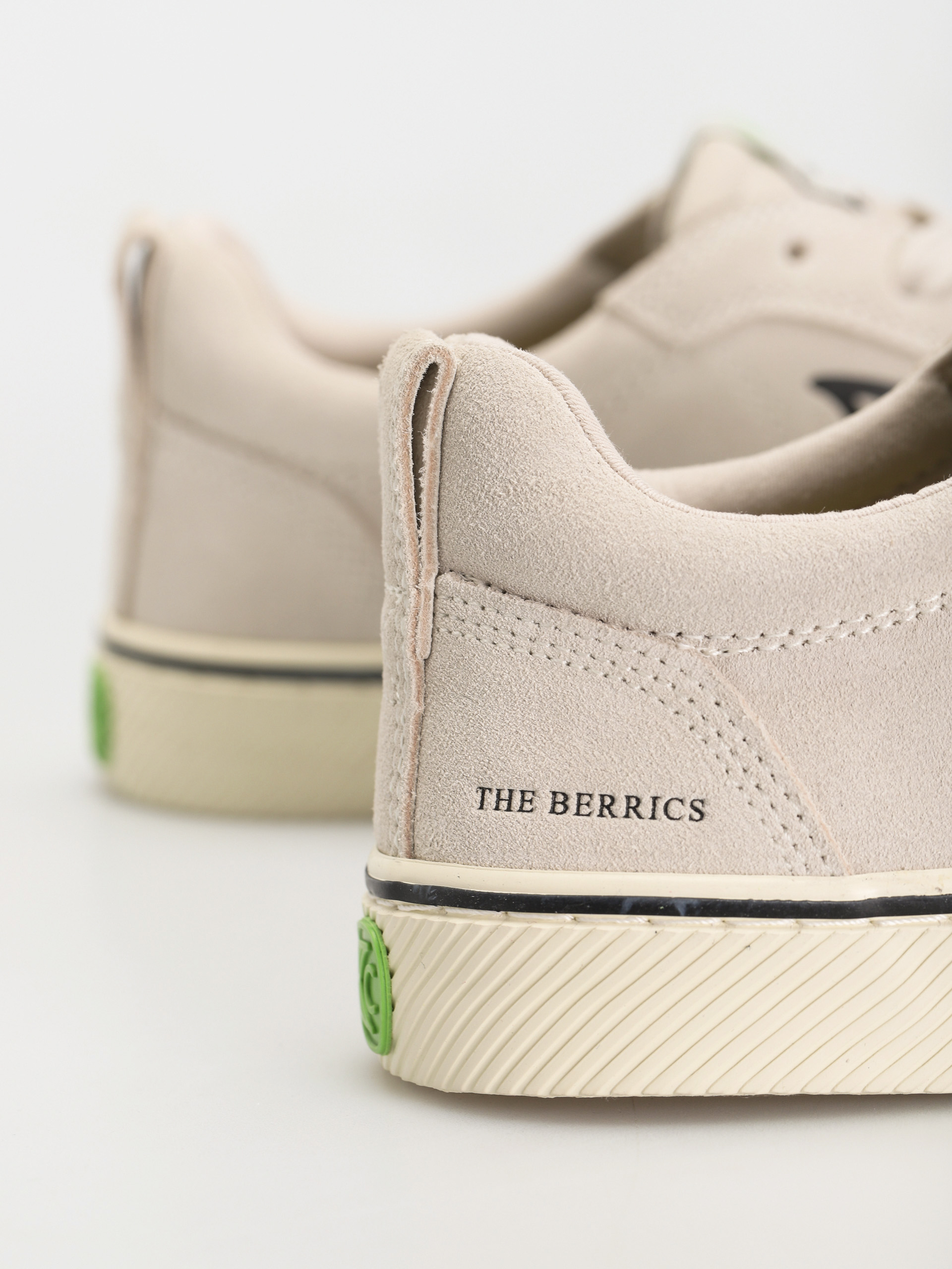 Cariuma Catiba Pro Berrics Cipők (vintage white suede)