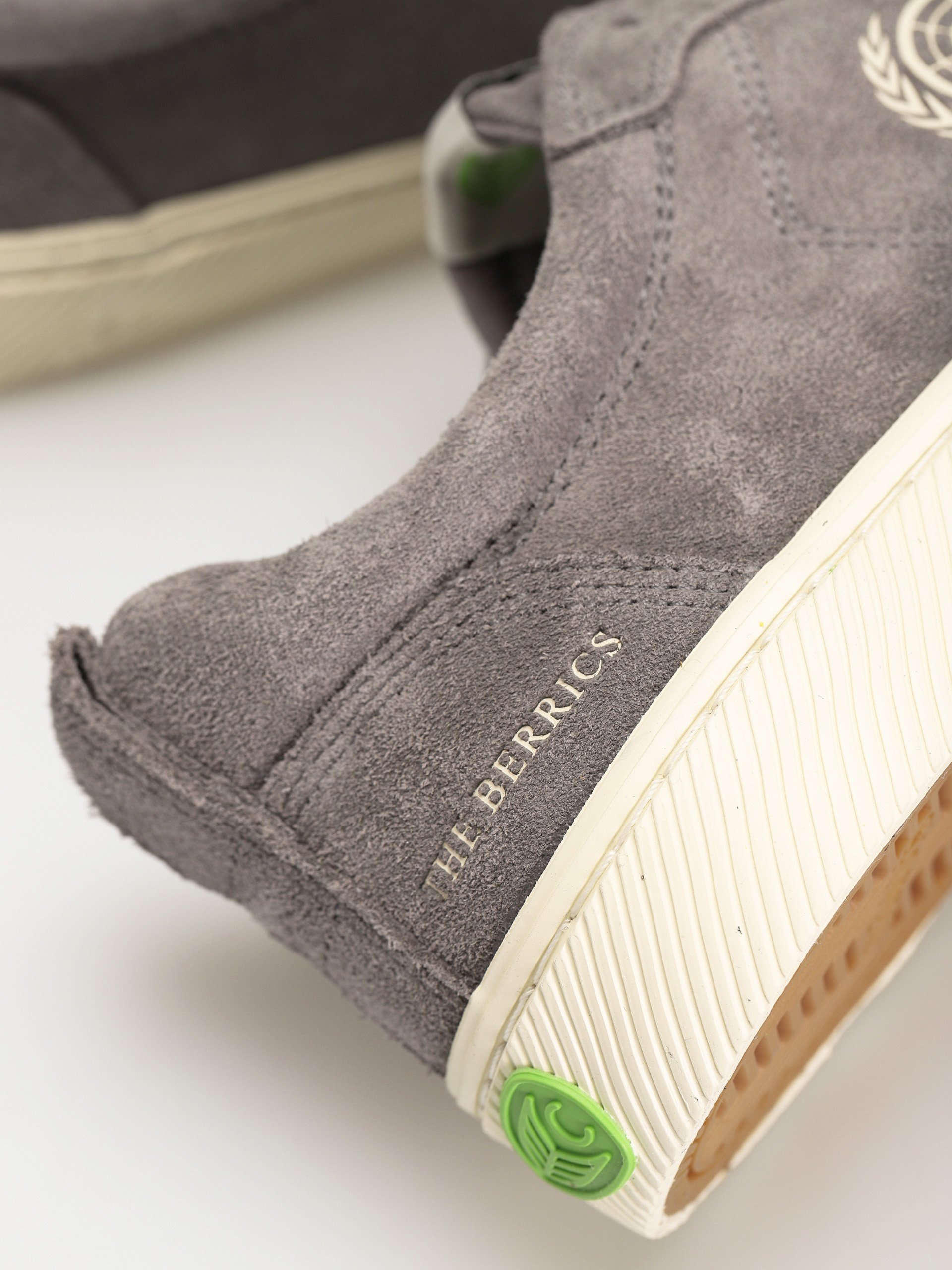 Cariuma Catiba Pro Berrics Cipők (charcoal grey suede)