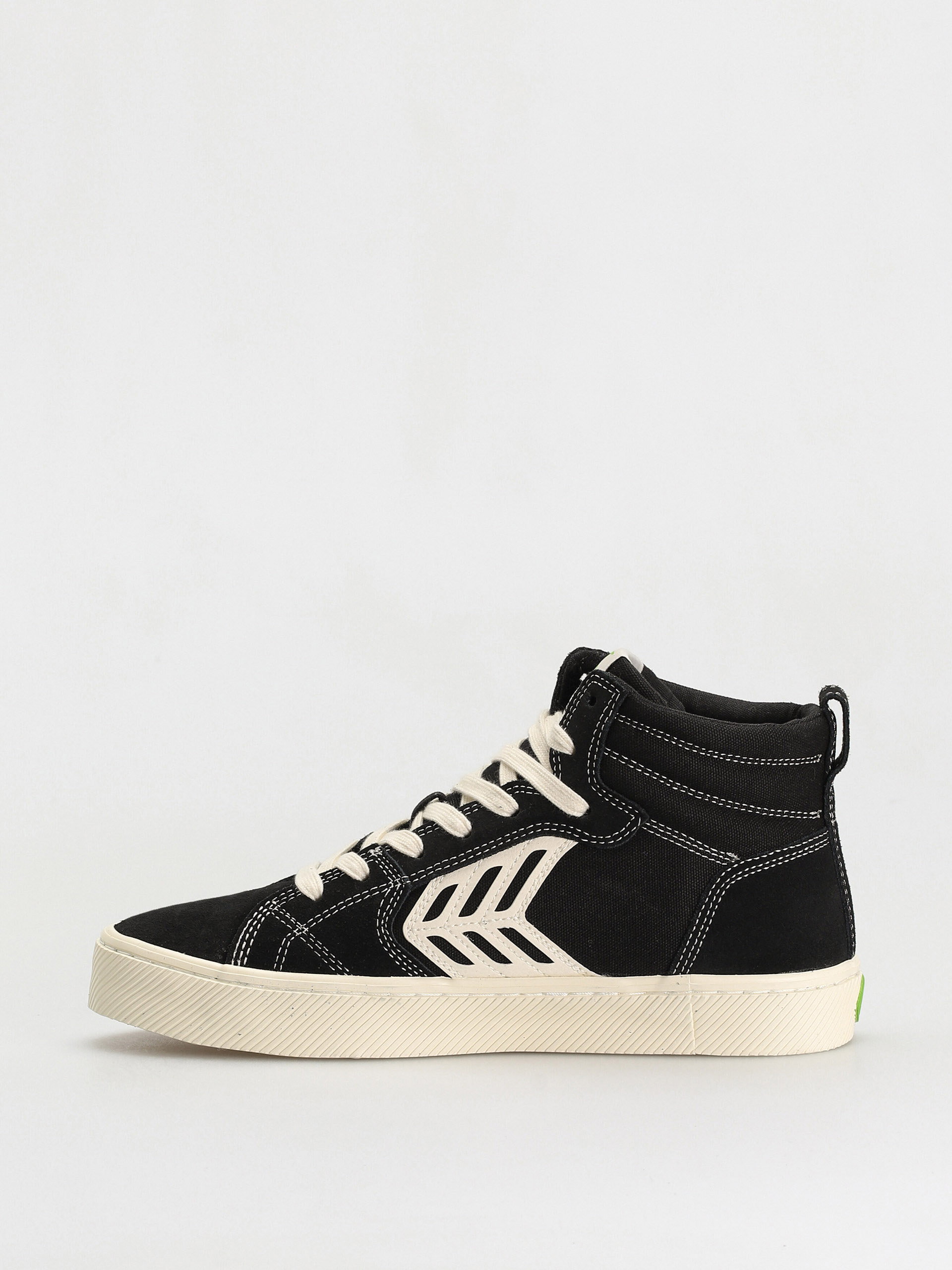 Cariuma Catiba High Pro Cipők (black suede and canvas contrast thread ivory logo)