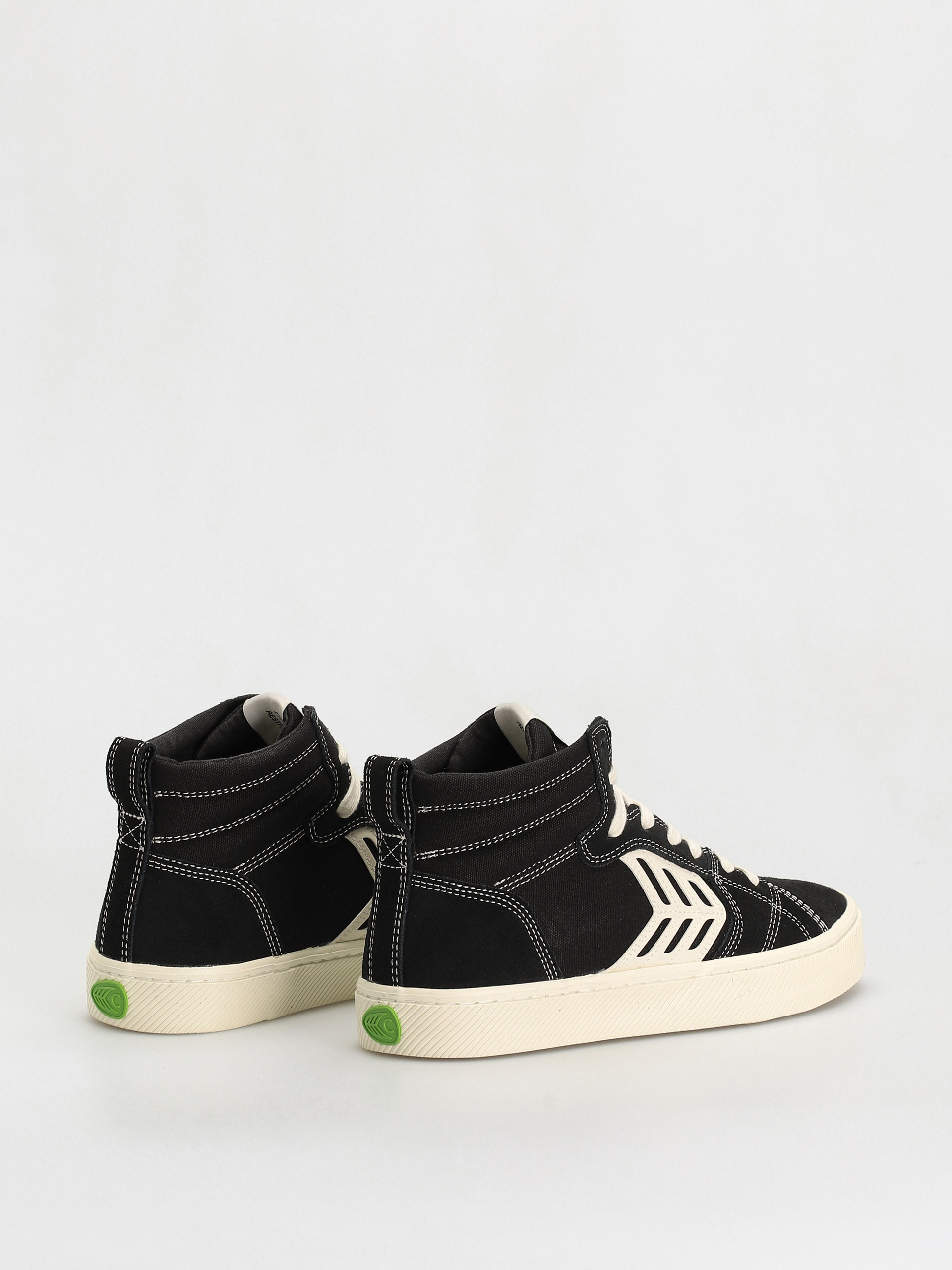 Cariuma Catiba High Pro Cipők (black suede and canvas contrast thread ivory logo)