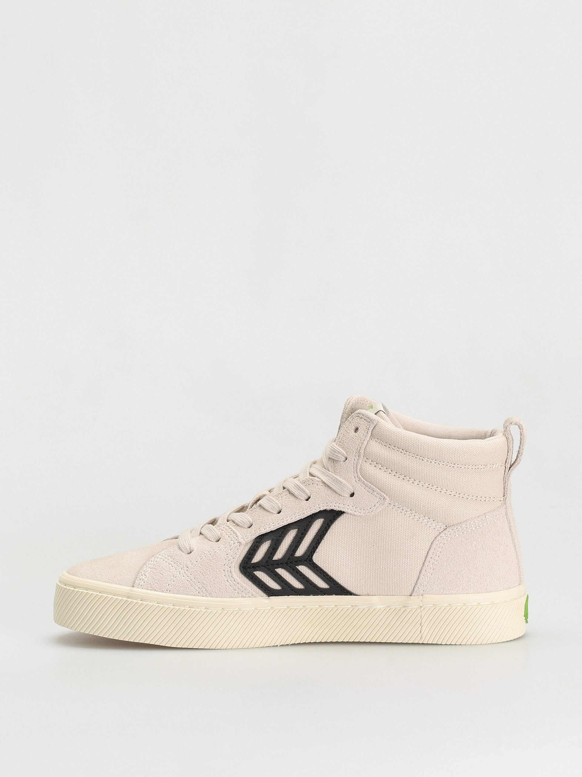 Cariuma Catiba High Pro Cipők (vintage white suede and canvas black logo)