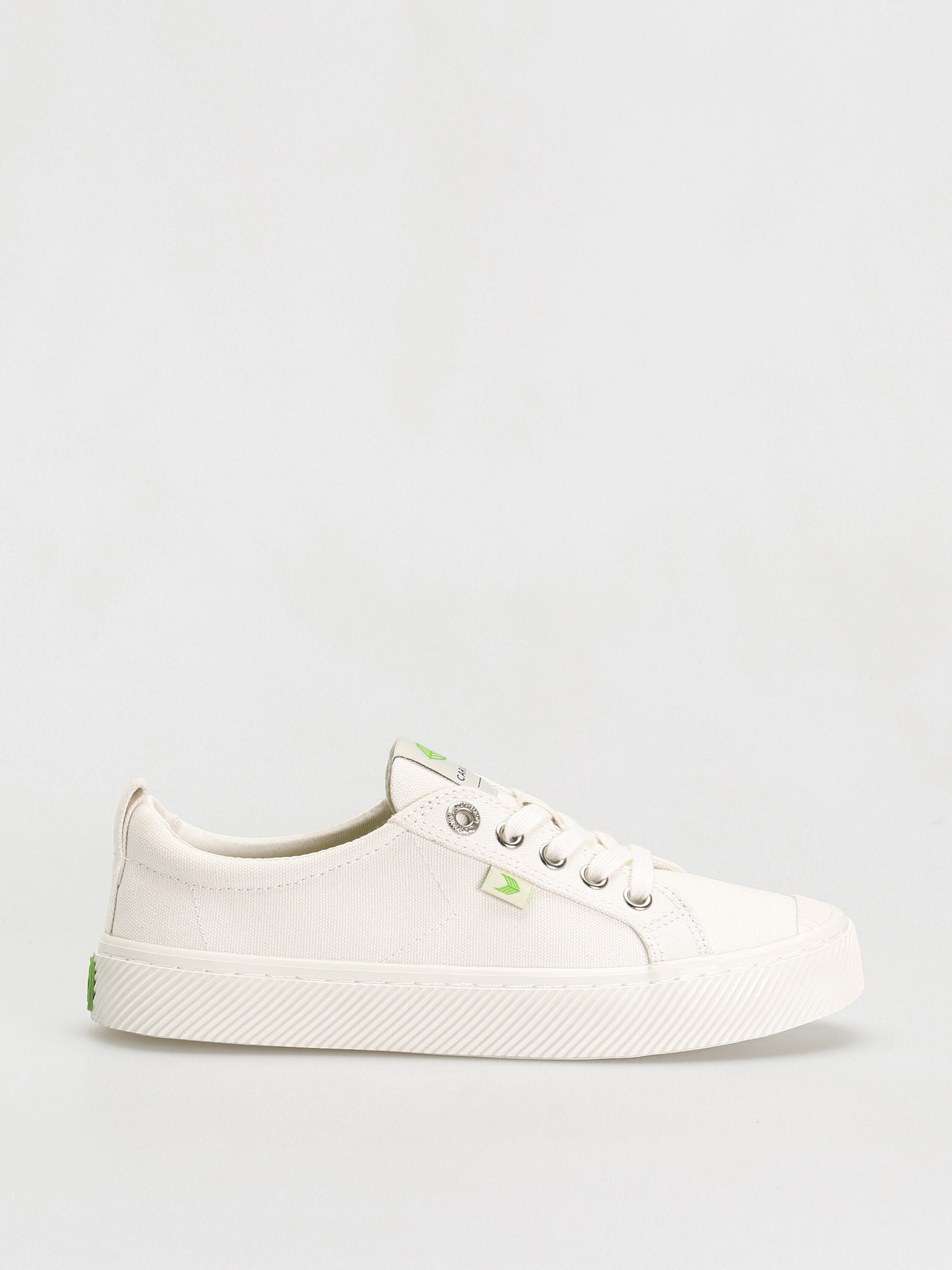 Cariuma Oca Low Cipők (off white canvas)