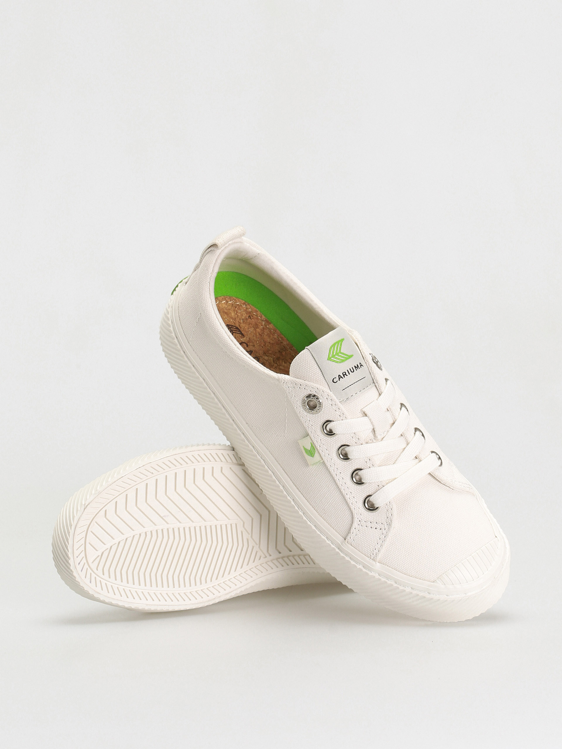 Cariuma Oca Low Cipők (off white canvas)