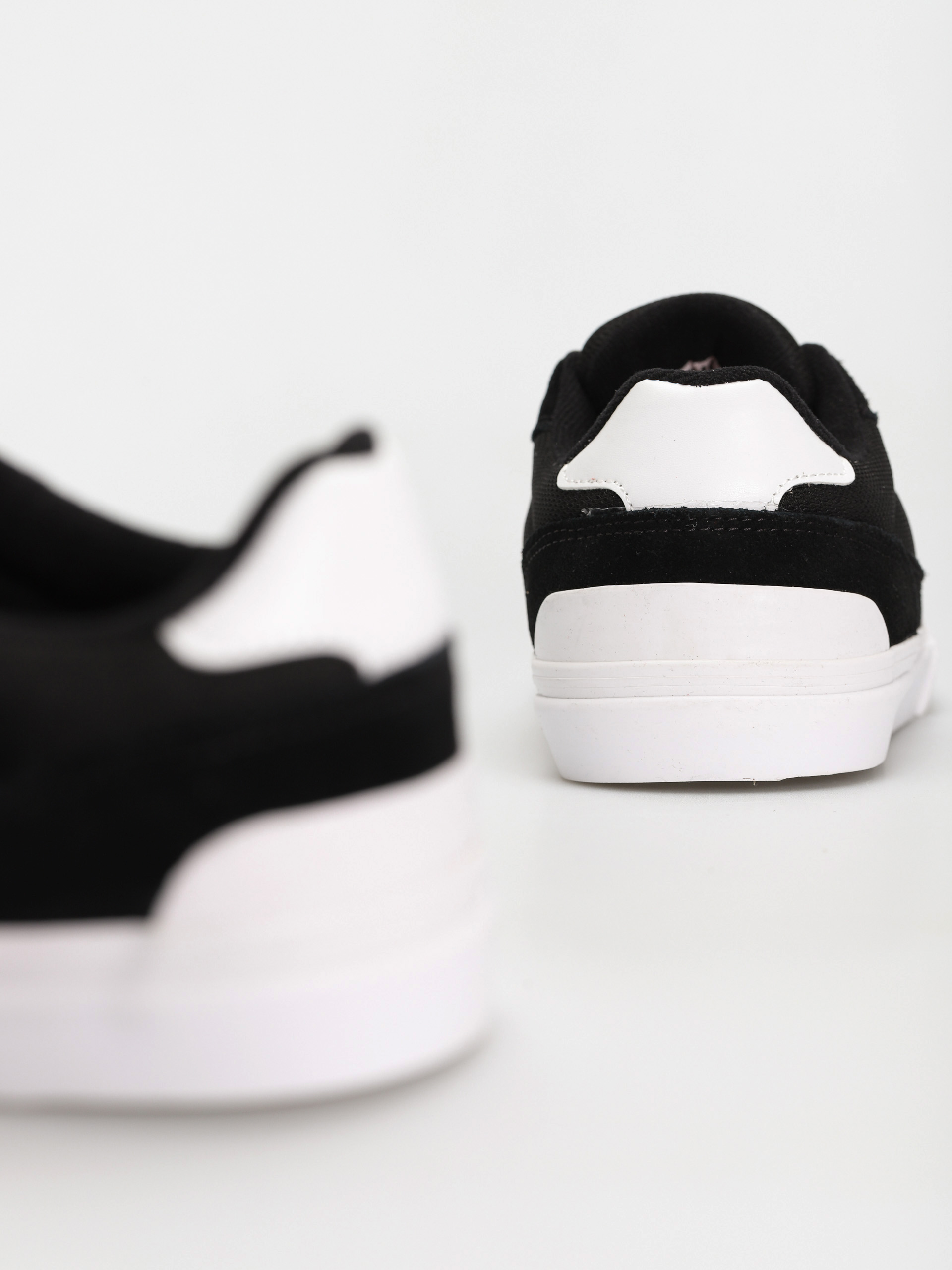 eS Caspian Cipők (black)