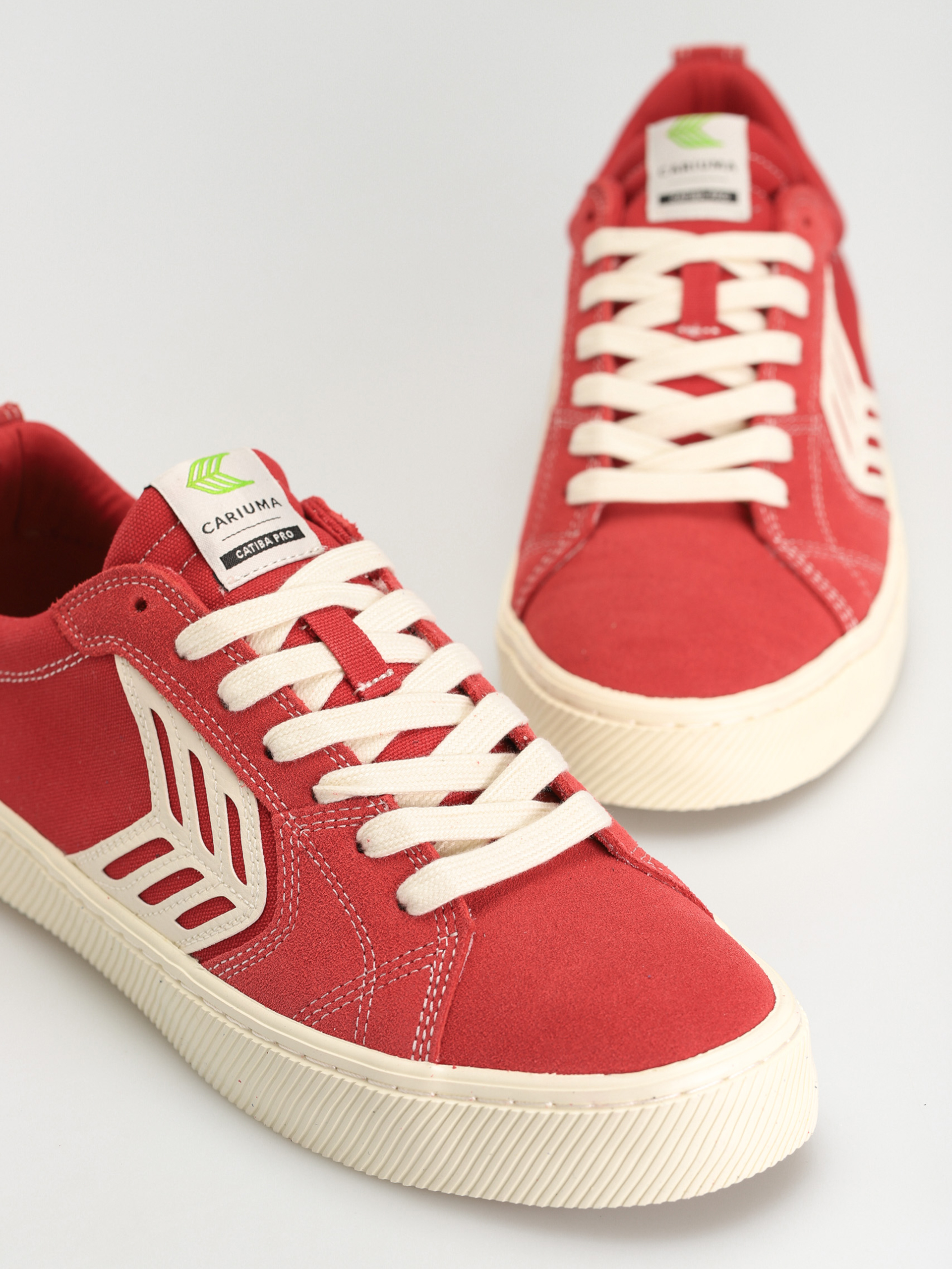 Cariuma Catiba Pro Cipők (samba red suede and canvas contrast thread ivory logo)