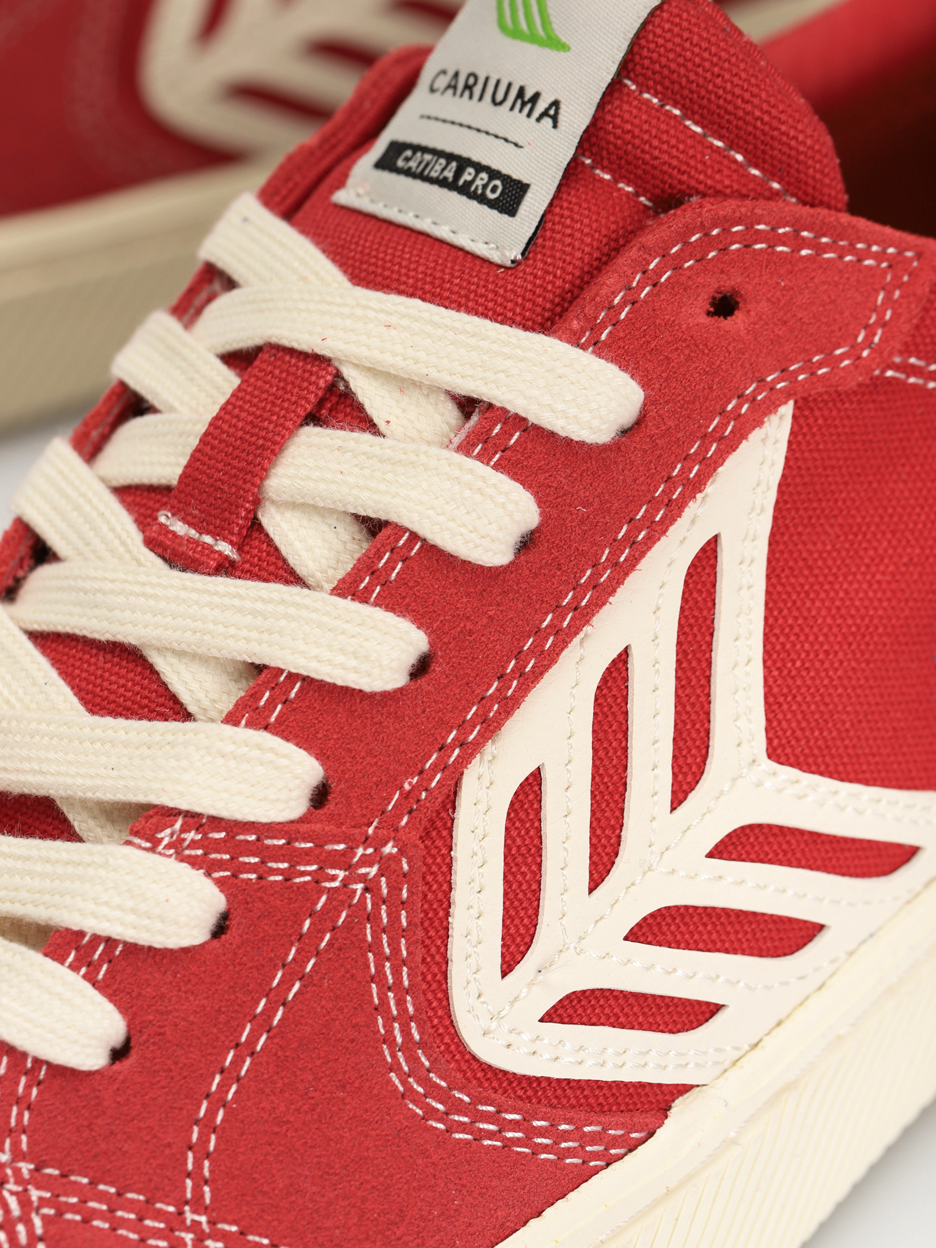 Cariuma Catiba Pro Cipők (samba red suede and canvas contrast thread ivory logo)
