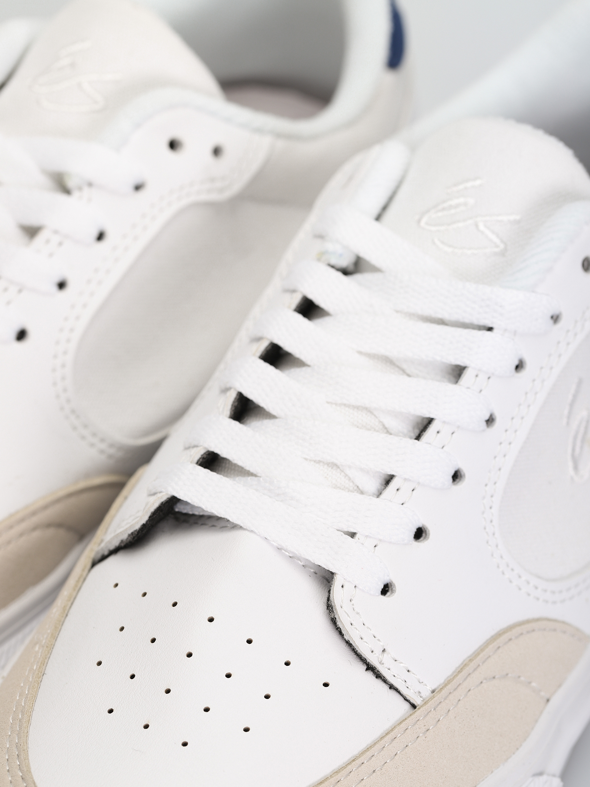 eS Caspian Cipők (white)