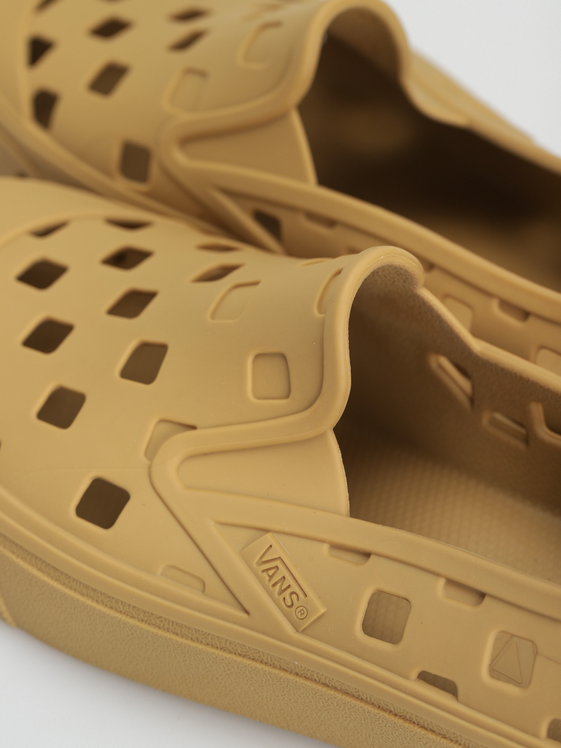 Vans Trek Slip On Cipők (mustard gold)