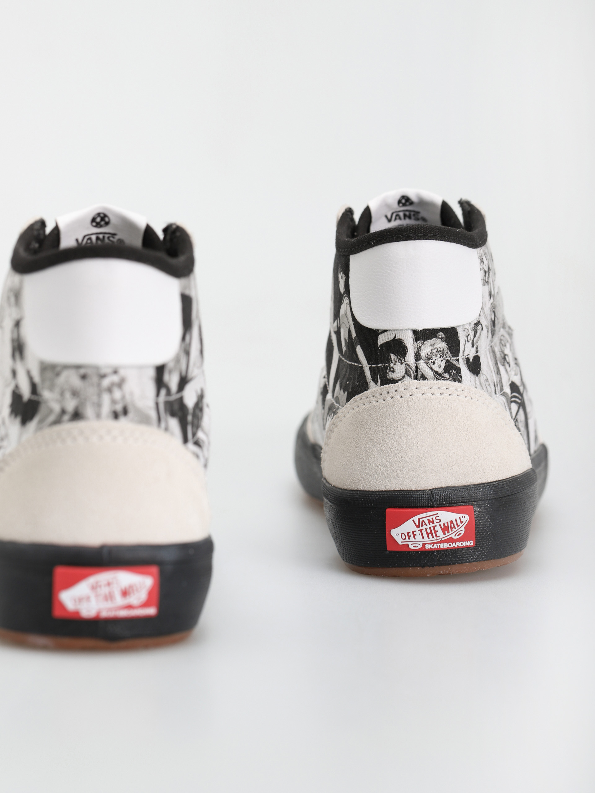 Vans X Sailor Moon The Lizzie Cipők (pretty guardian sailor moon white/black)