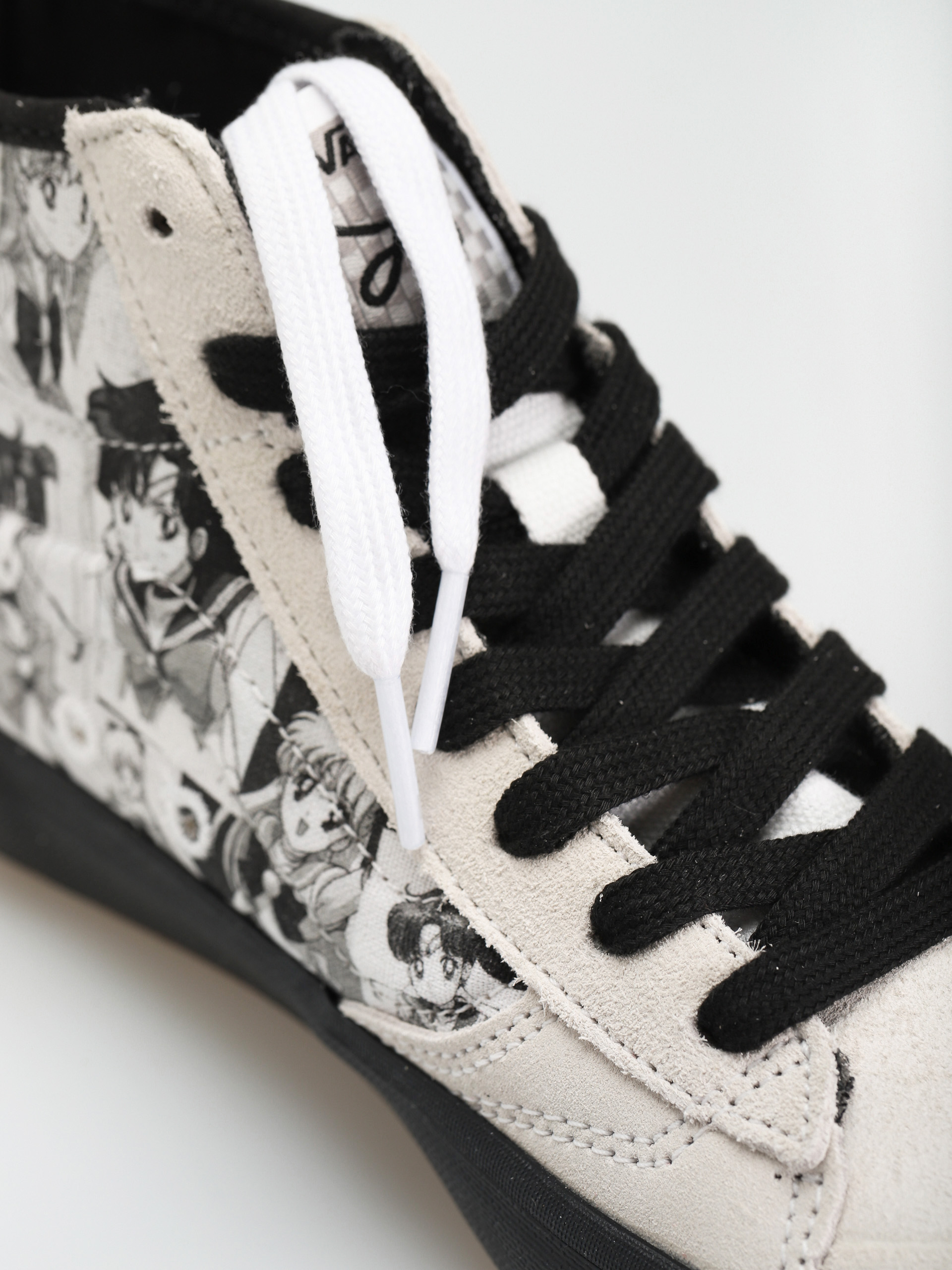 Vans X Sailor Moon The Lizzie Cipők (pretty guardian sailor moon white/black)