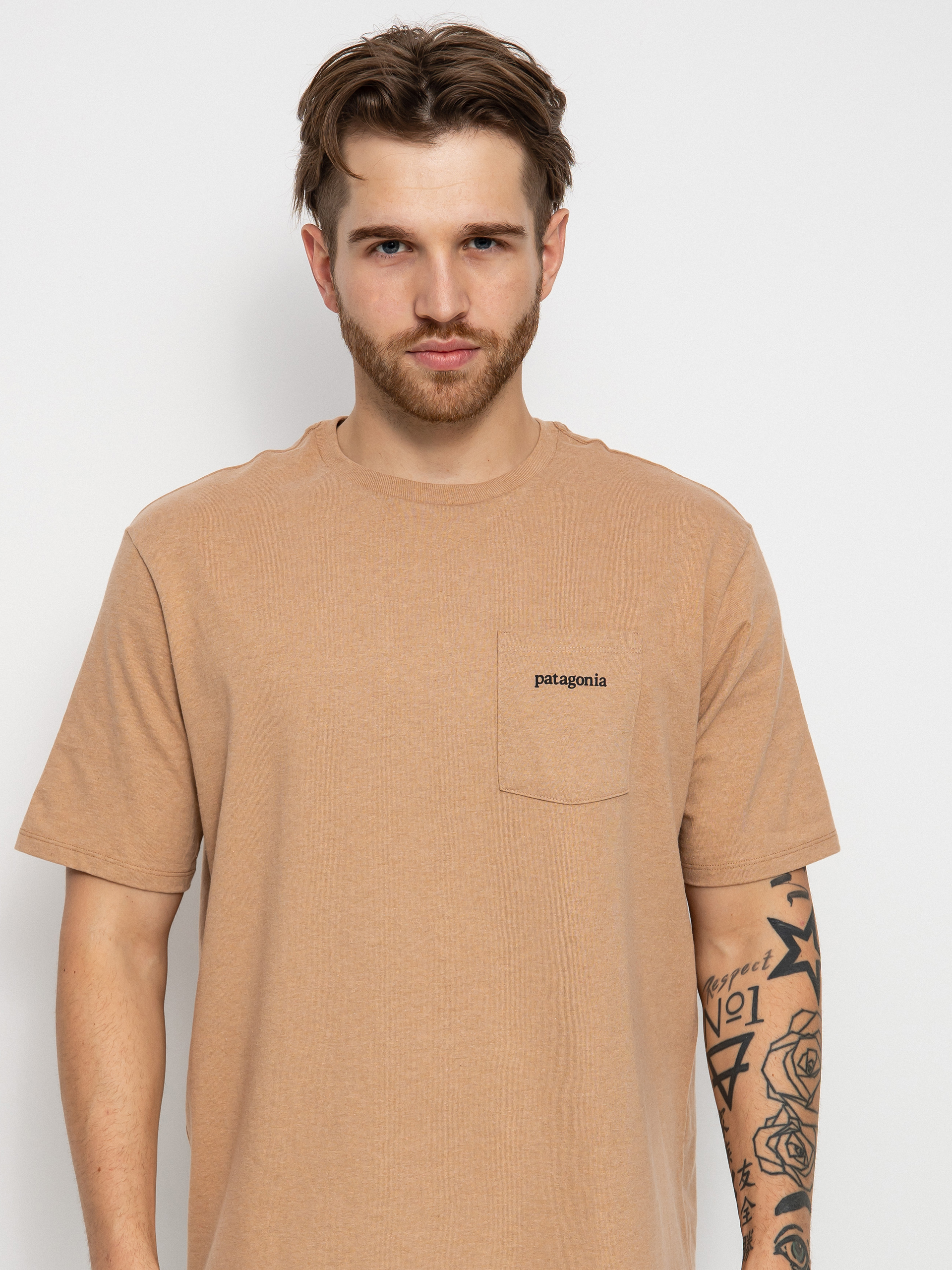Patagonia Line Logo Ridge Pocket Responsibili póló (dark camel)