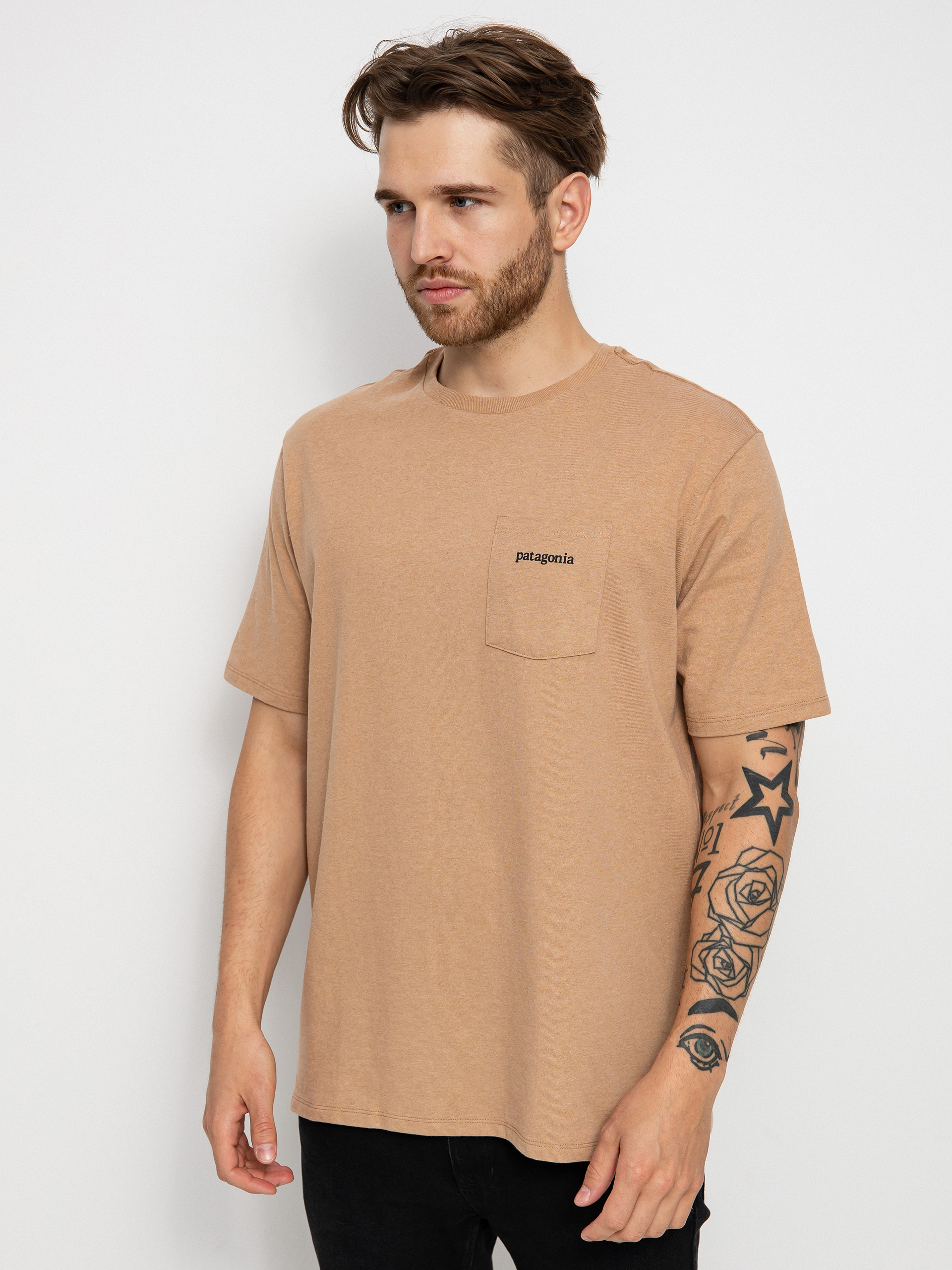Patagonia Line Logo Ridge Pocket Responsibili póló (dark camel)