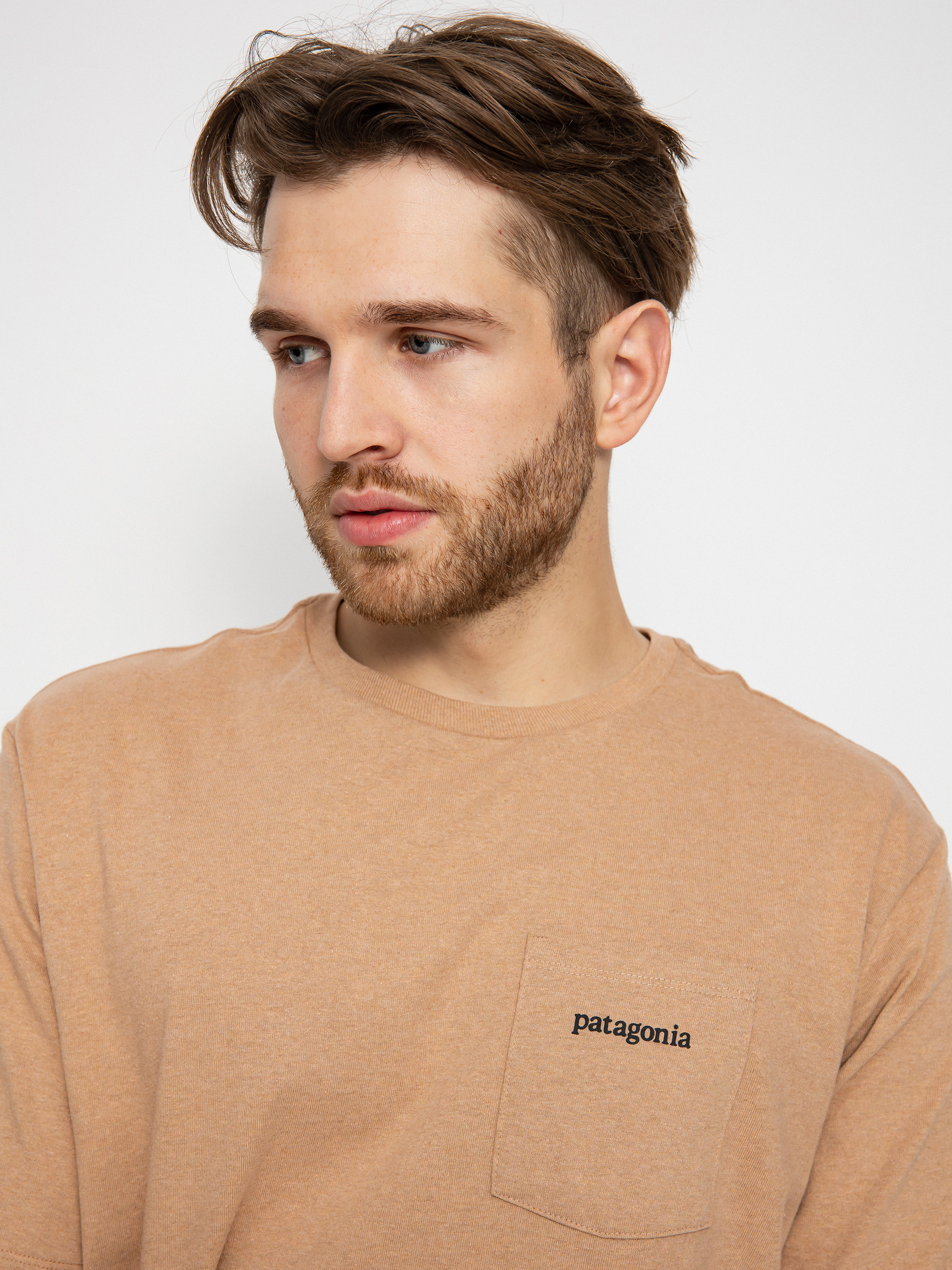 Patagonia Line Logo Ridge Pocket Responsibili póló (dark camel)