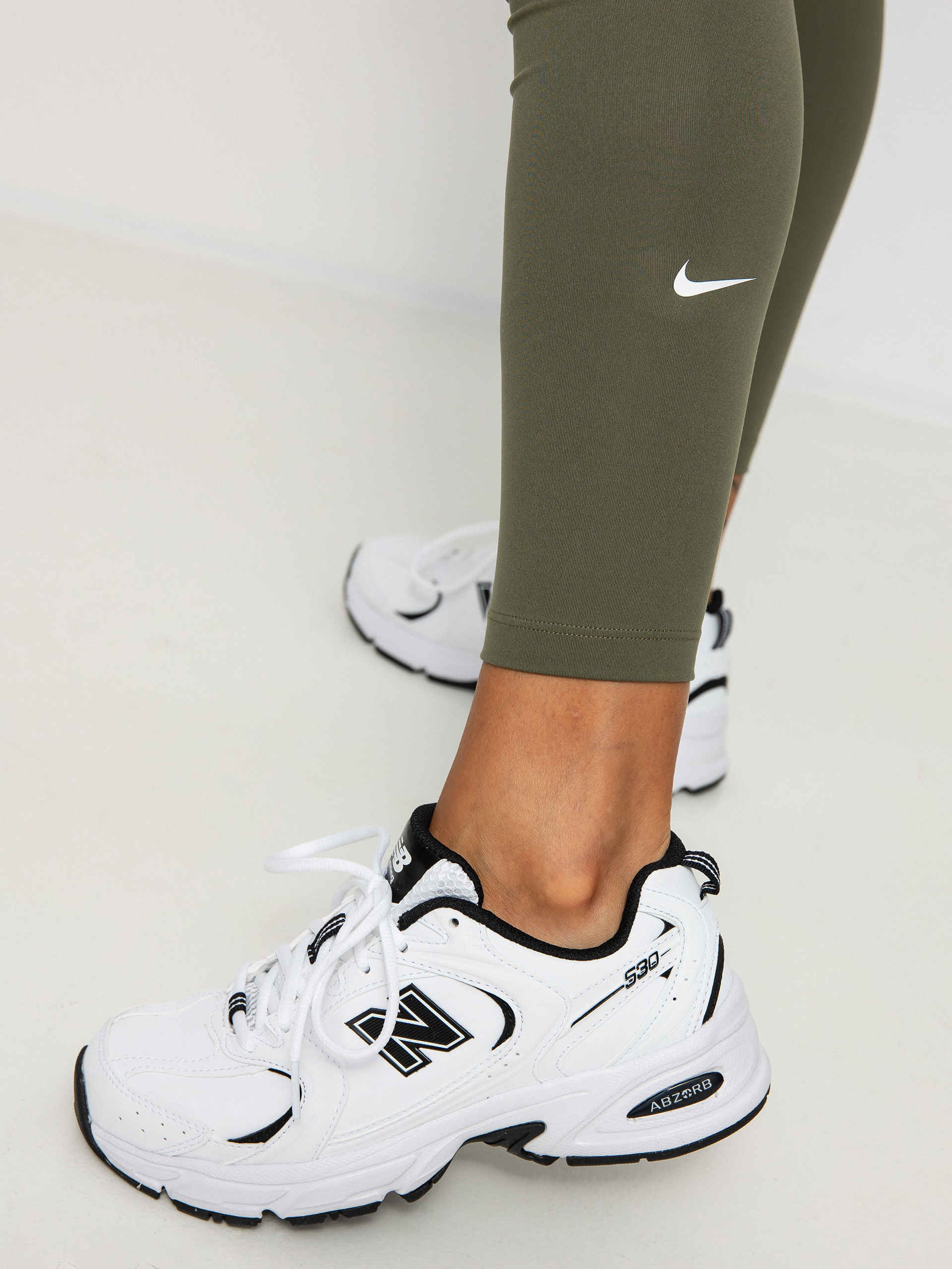 Nike SB One Leggings Wmn (medium olive/white)