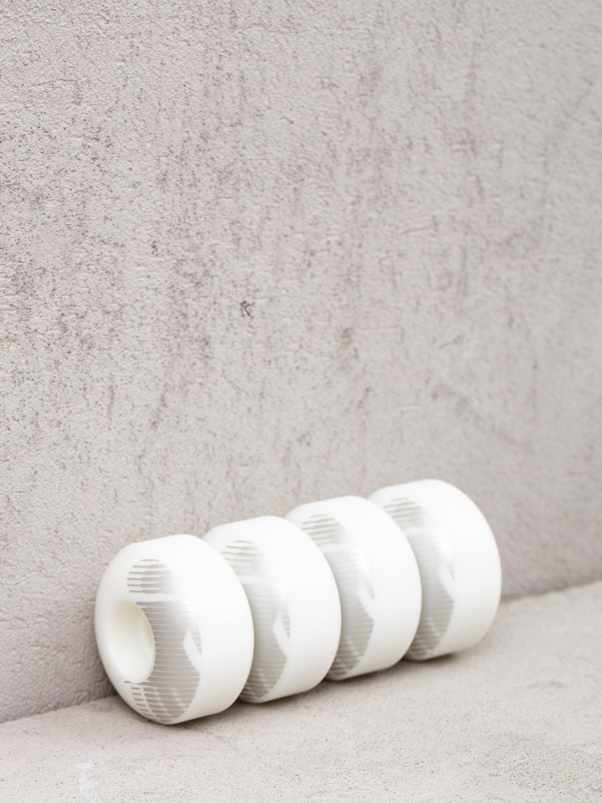 Girl Skateboard Hero Staple Gördeszka kerék (white/silver)