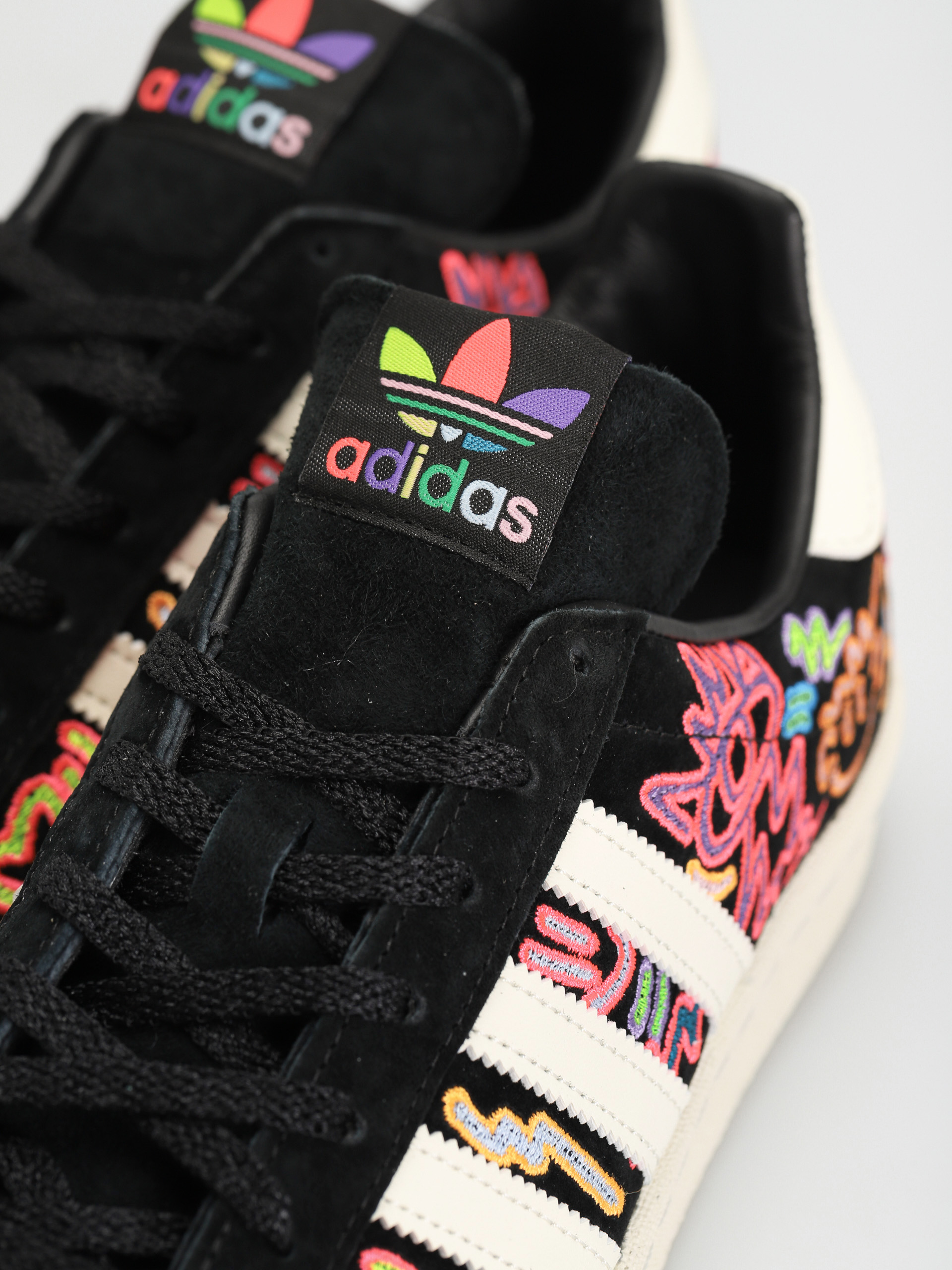 adidas Originals Campus 80S Pride Cipők (owhite/cblack/owhite)