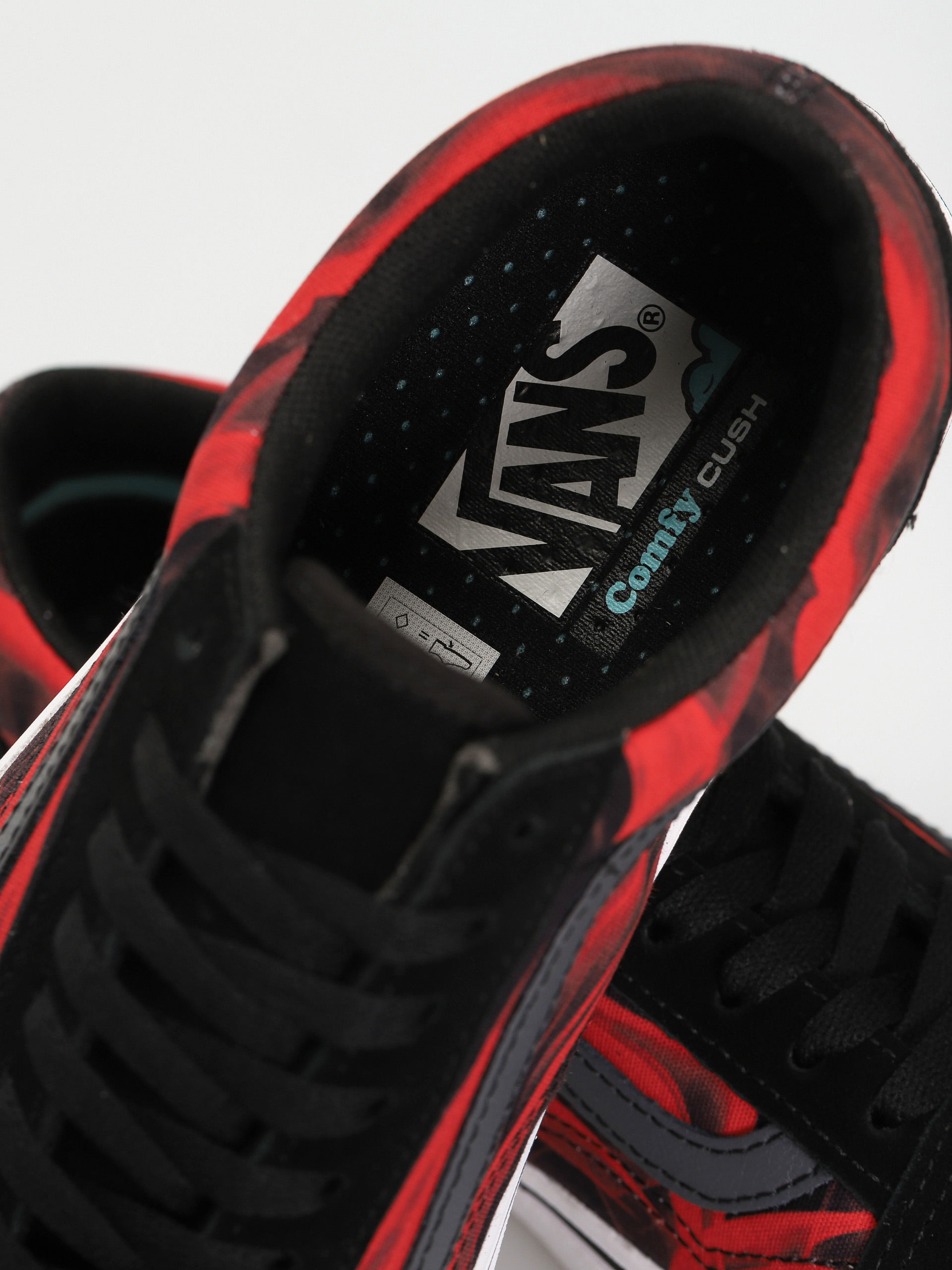Vans Comfycush Old Skool Cipők (after dark black/red)