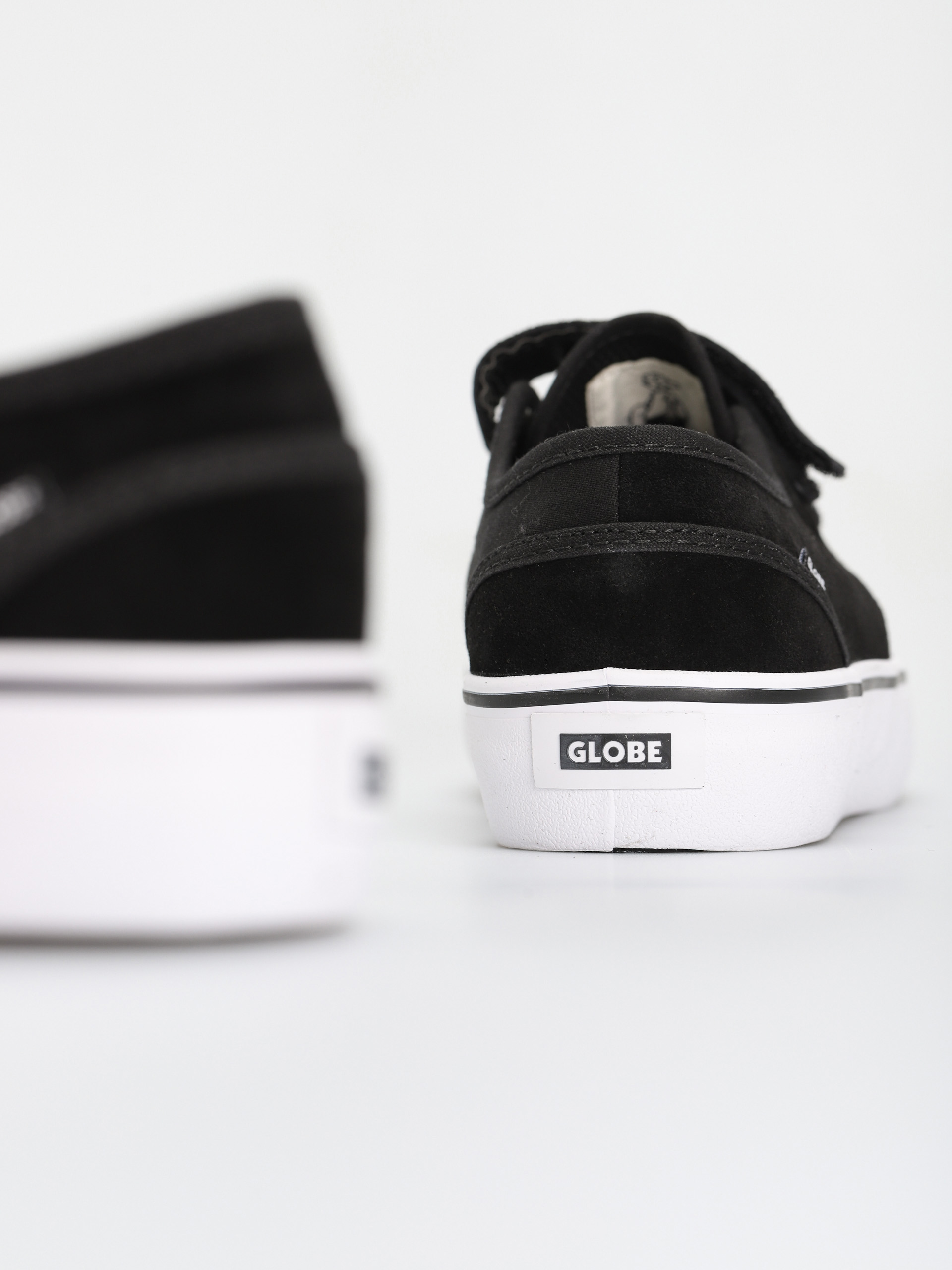 Globe Motley II Strap Cipők (black/white)