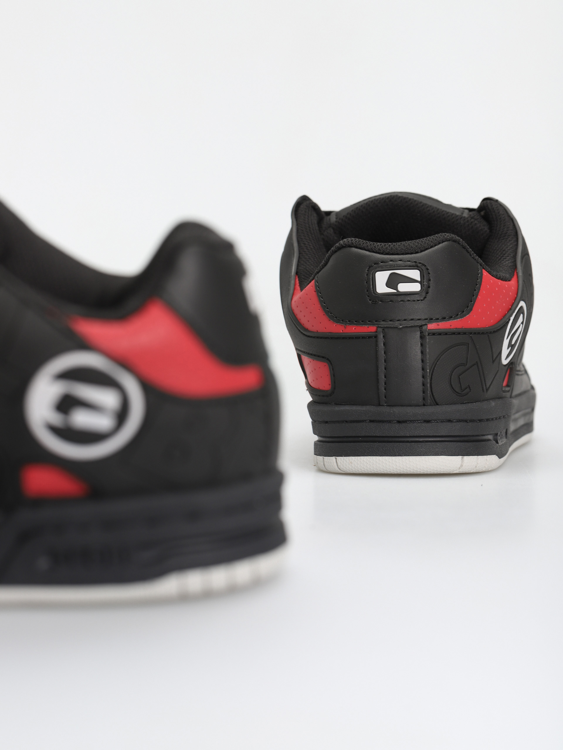 Globe Tilt Cipők (black/chilli)