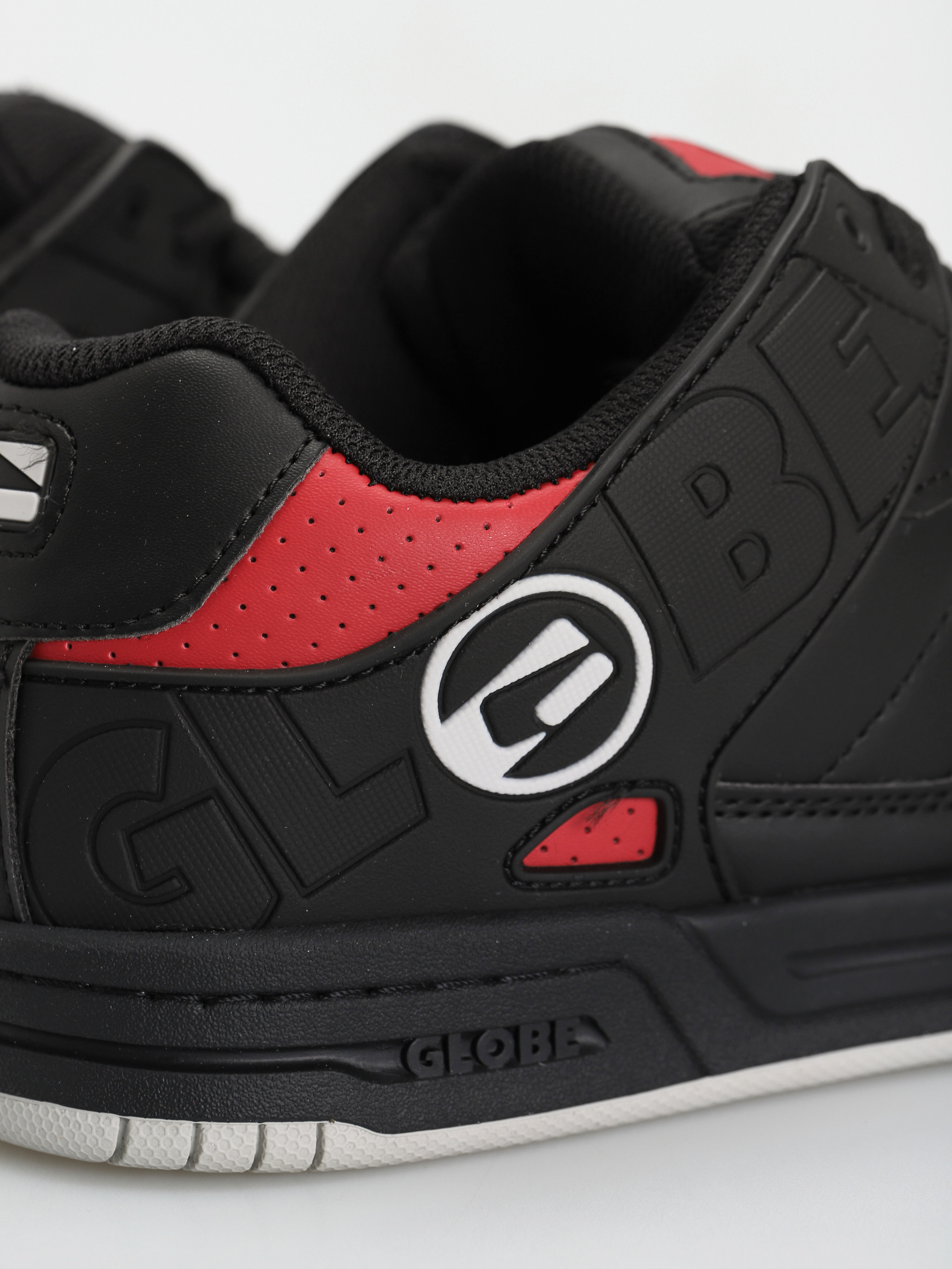 Globe Tilt Cipők (black/chilli)