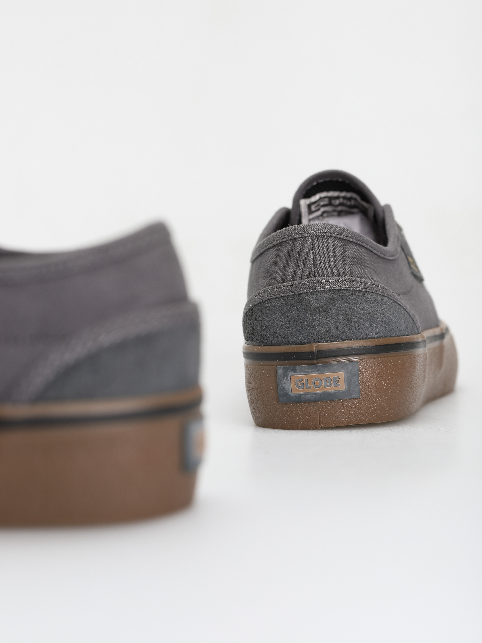 Globe Motley II Cipők (dark shadow/gum)