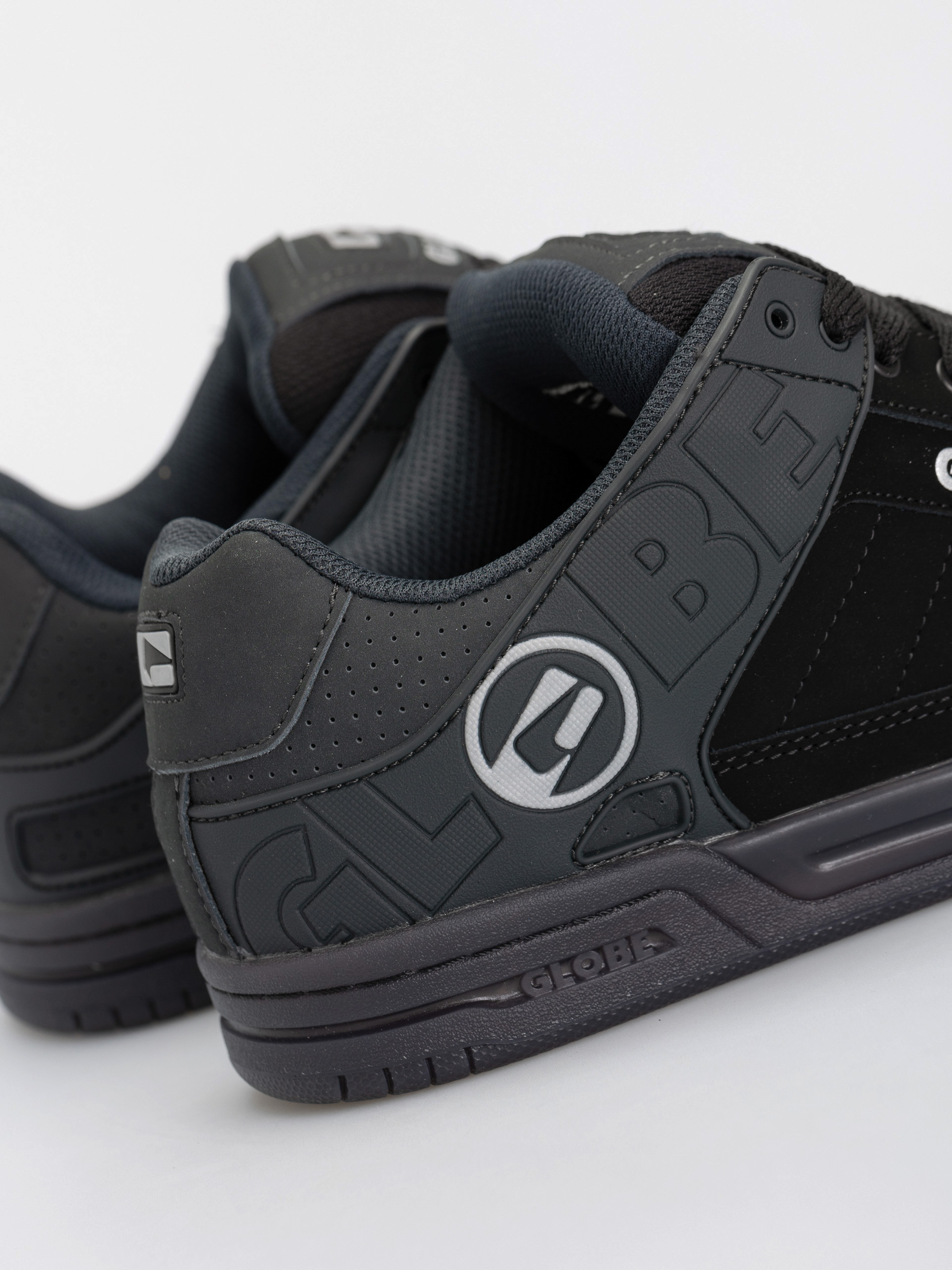 Globe Tilt Cipők (black/night/silver)