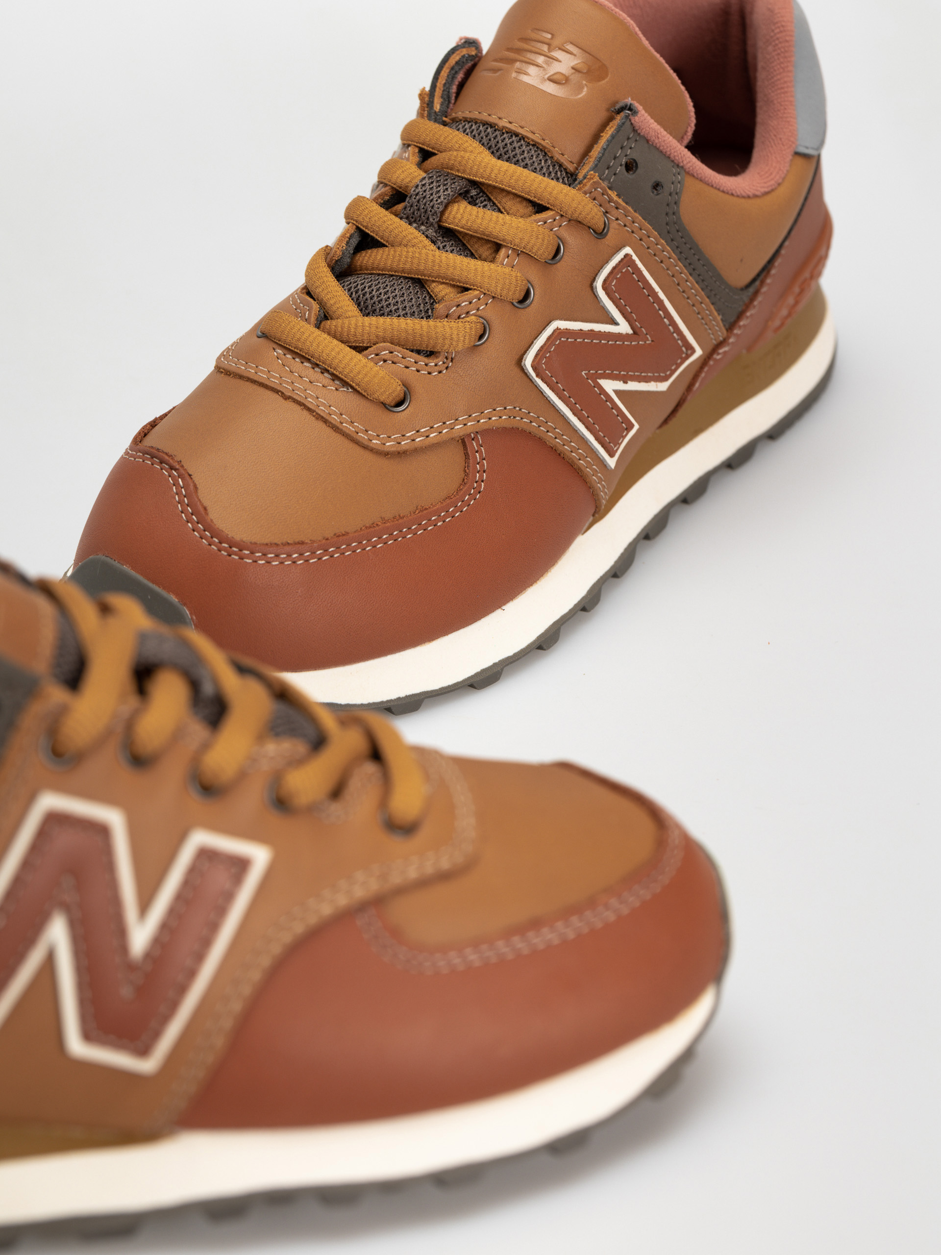 New Balance 574 Cipők (brown)