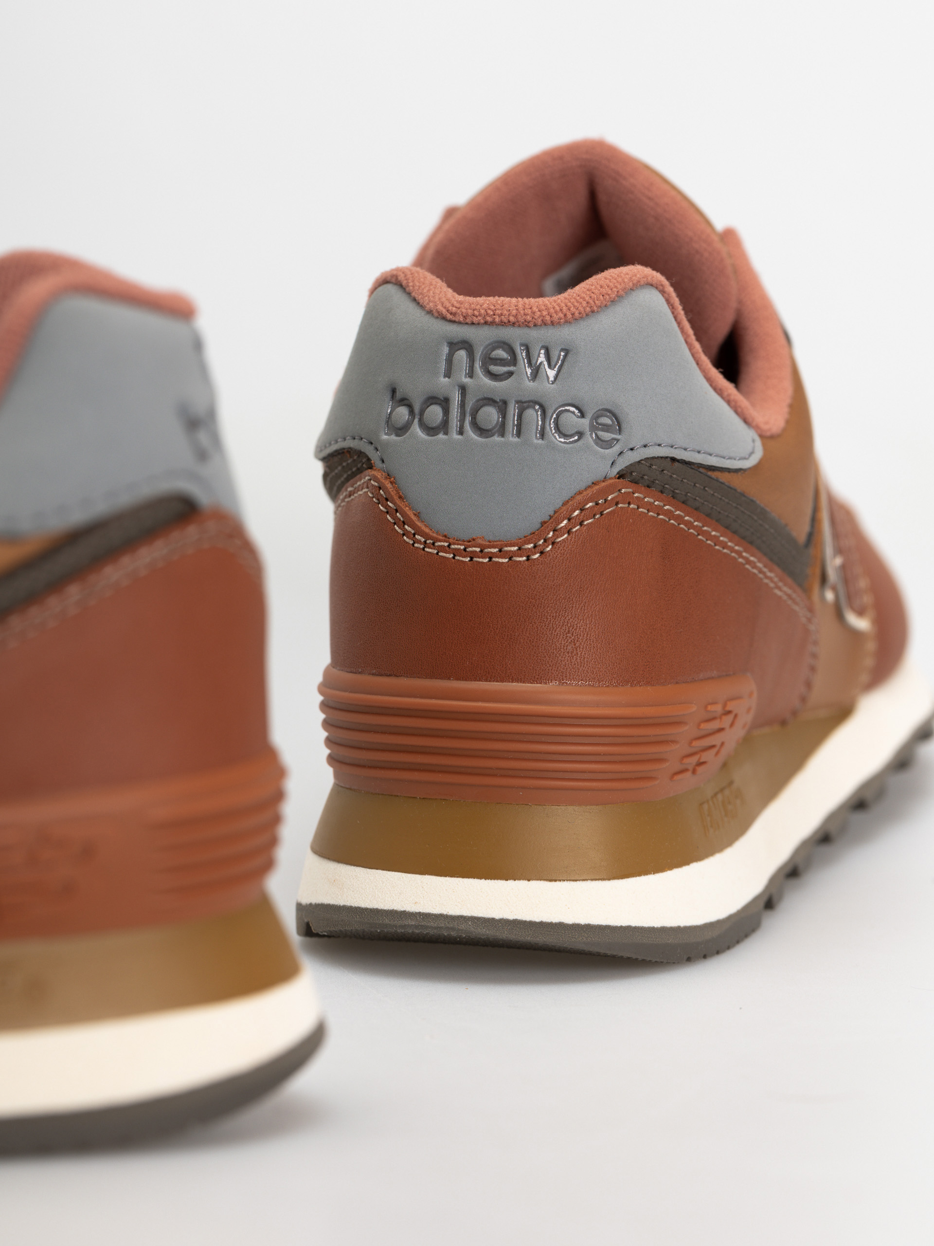 New Balance 574 Cipők (brown)